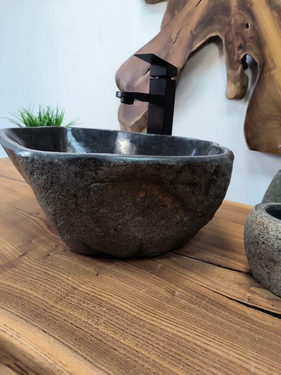 Раковина из речного камня RS-65825 44х32х15 из натурального камня
