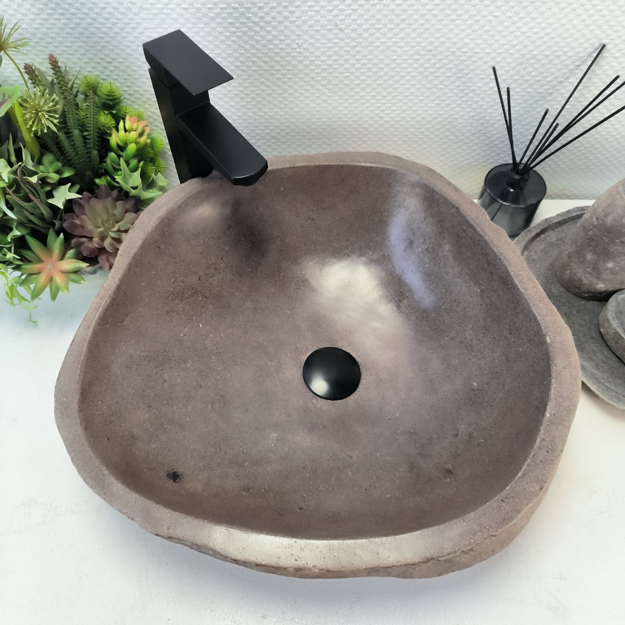 Раковина из речного камня RS-64145 (49*48*15) из натурального камня