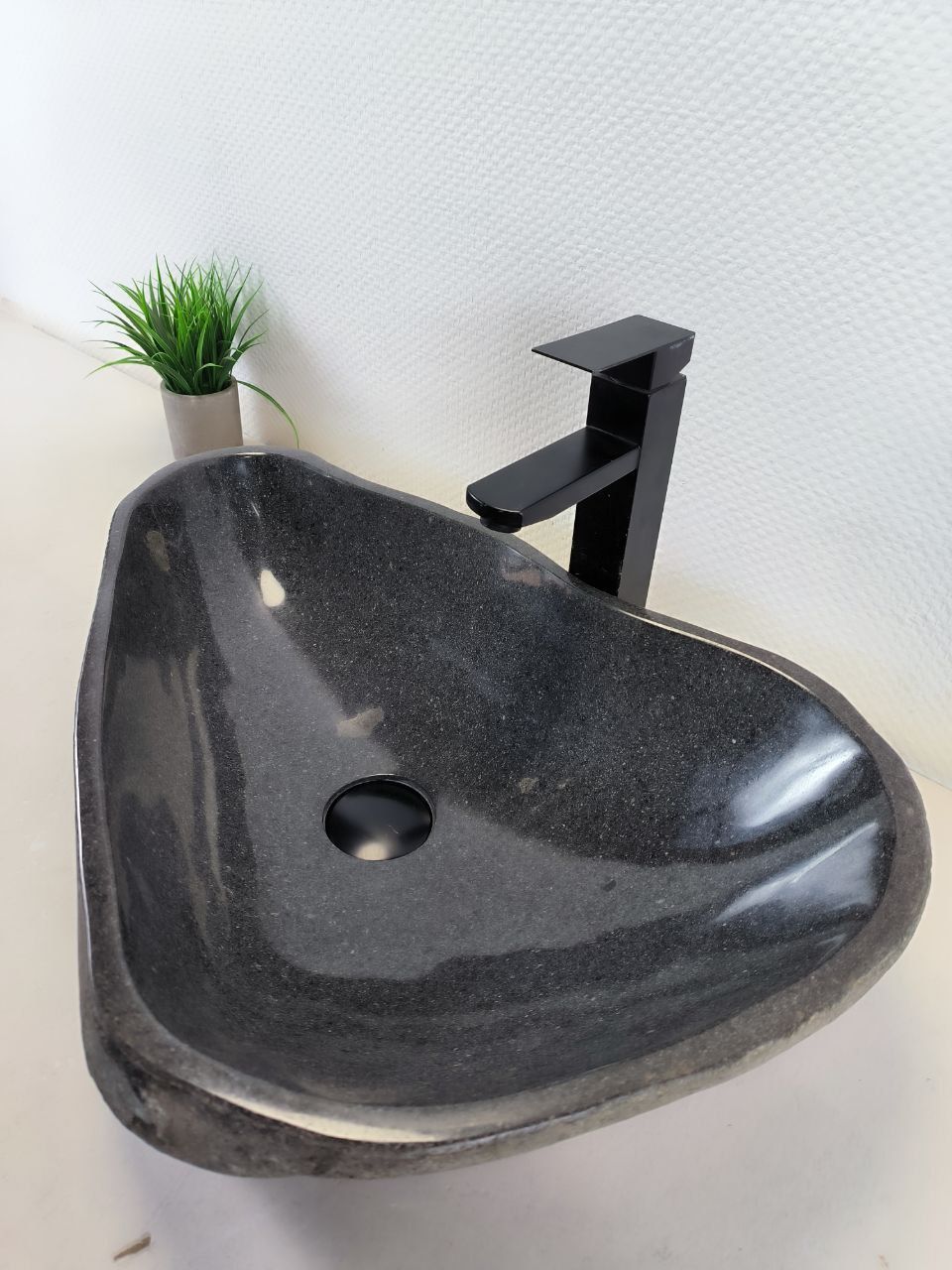 Раковина из речного камня RS-66239 56х38х15 из натурального камня