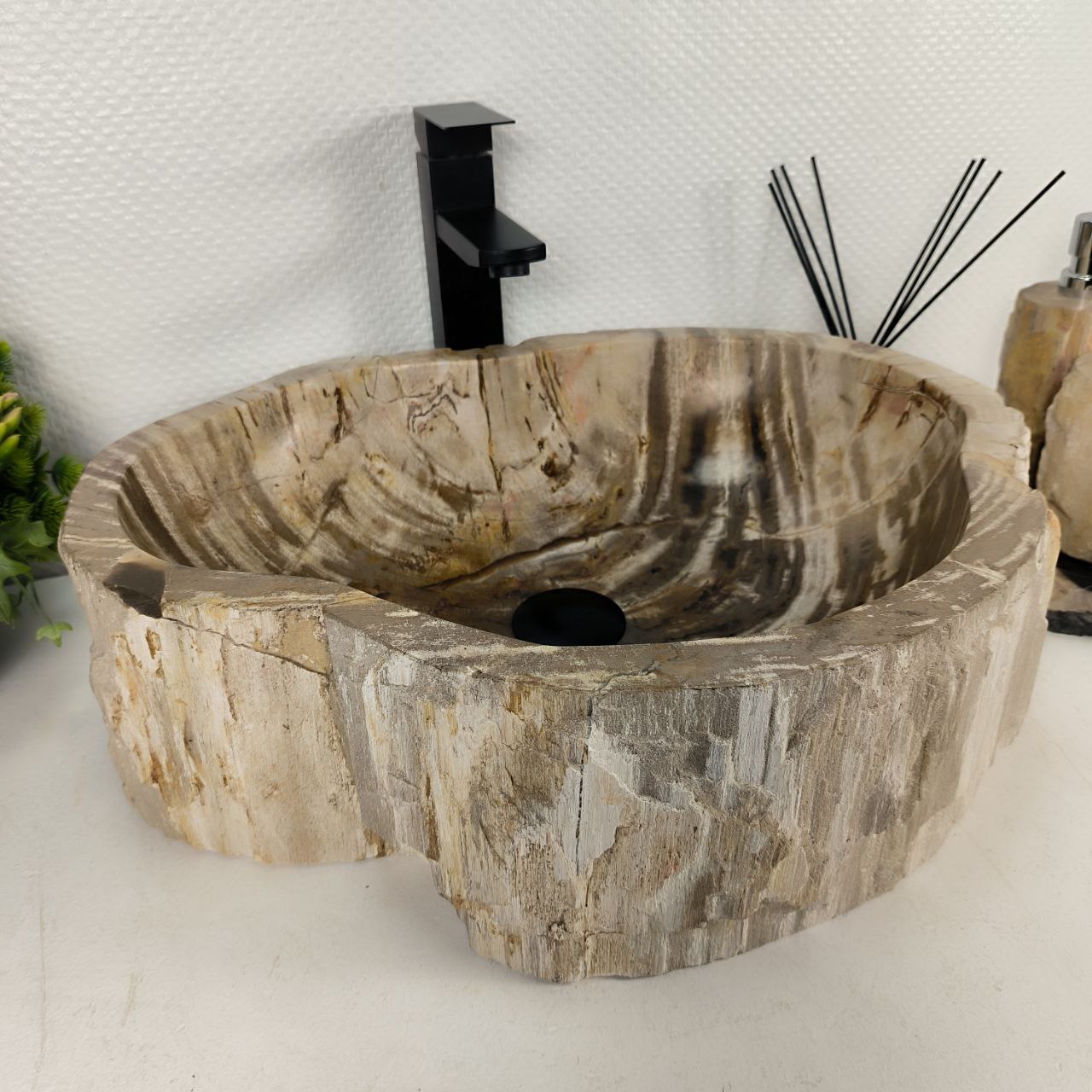 z3zv6mxqc1b4u5majjwbjbzrd5pe7t0v