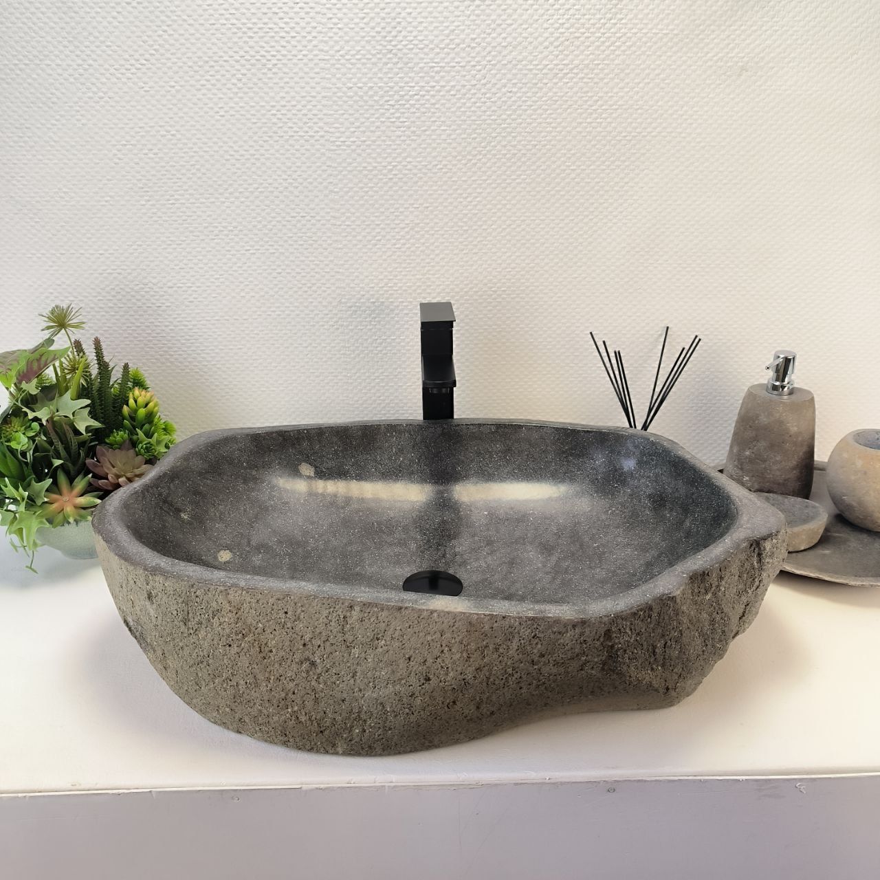 Раковина из речного камня RS-63524 (70*50*16) из натурального камня