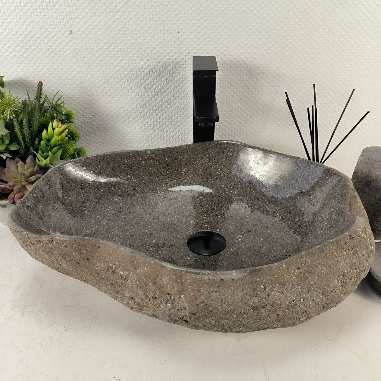 Раковина из речного камня RS-65116 52*39*15 из натурального камня