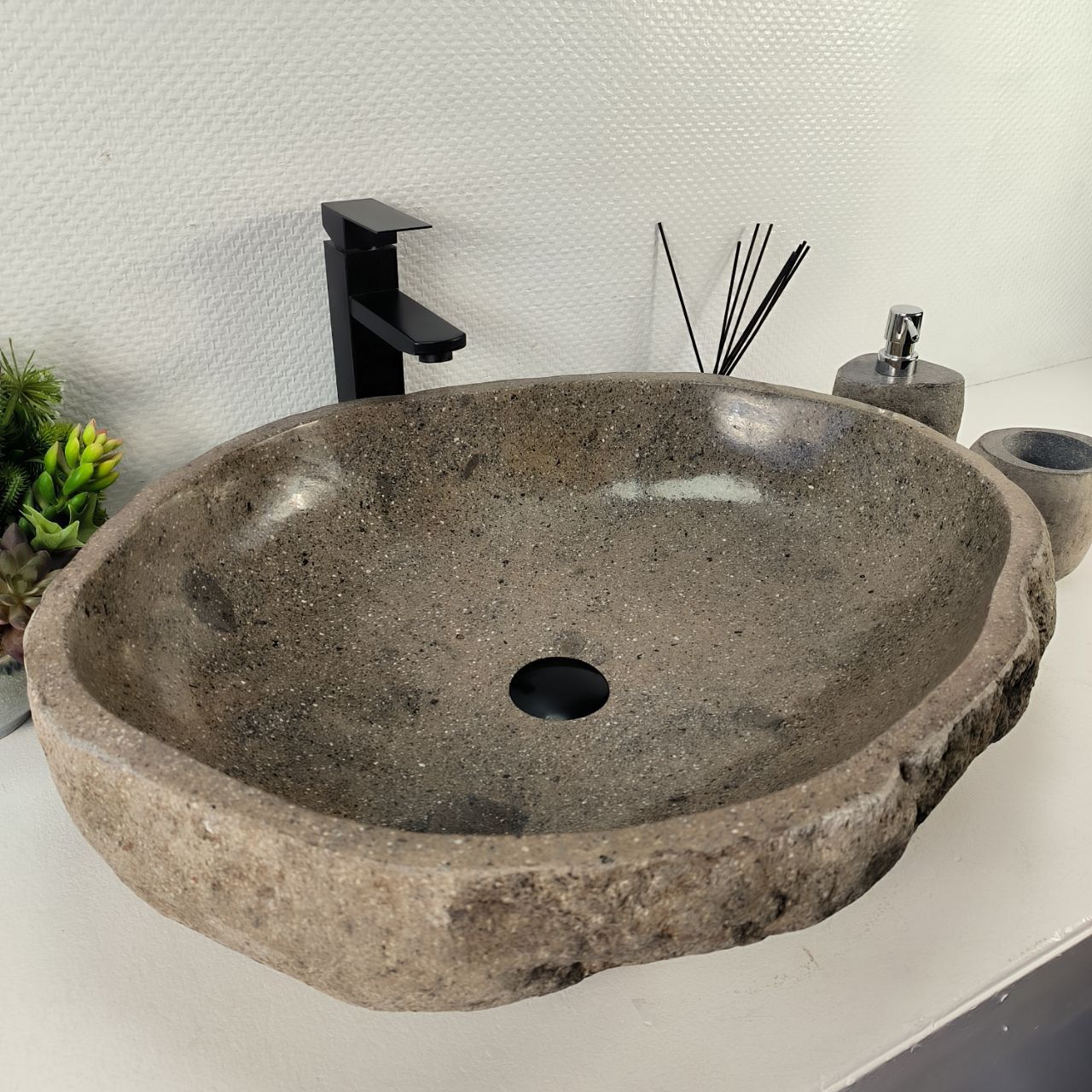 Раковина из речного камня RS-65408 64*53*15 из натурального камня