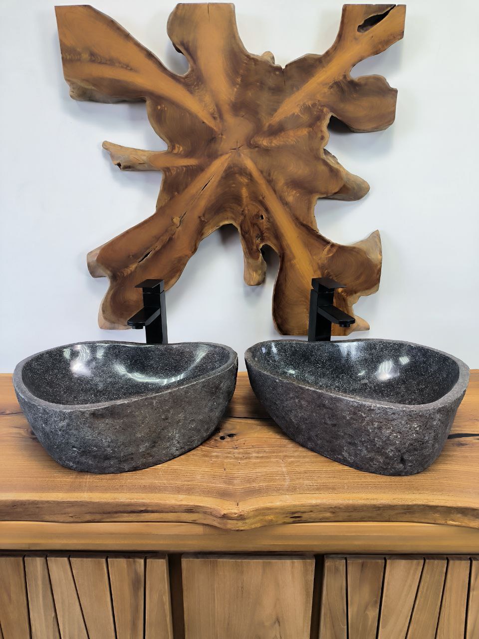 04e763b1-70dd-48de-9de8-e61df13aaaa8