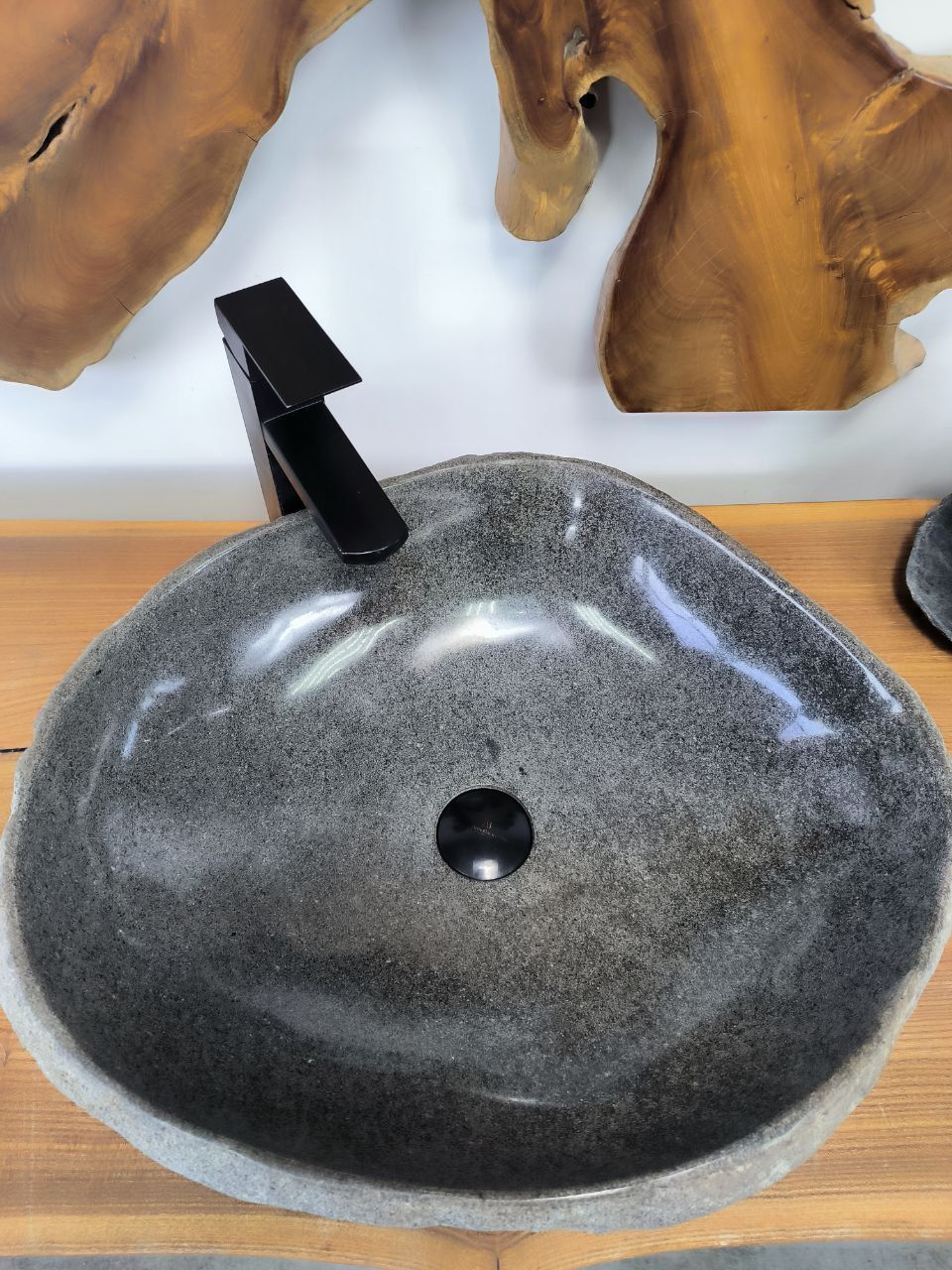 Раковина из речного камня RS-66479 54х46х15 из натурального камня