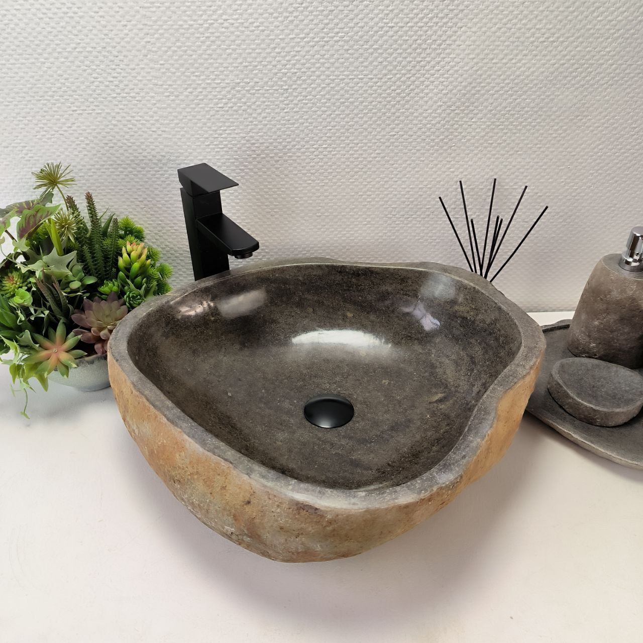 Раковина из речного камня RS-63363 (53*48*15) из натурального камня