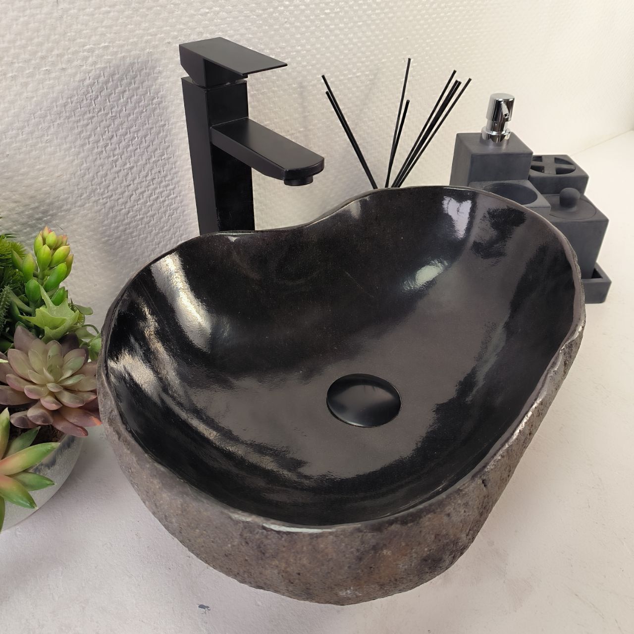Раковина из речного камня RS-65081 44*34*15 из натурального камня