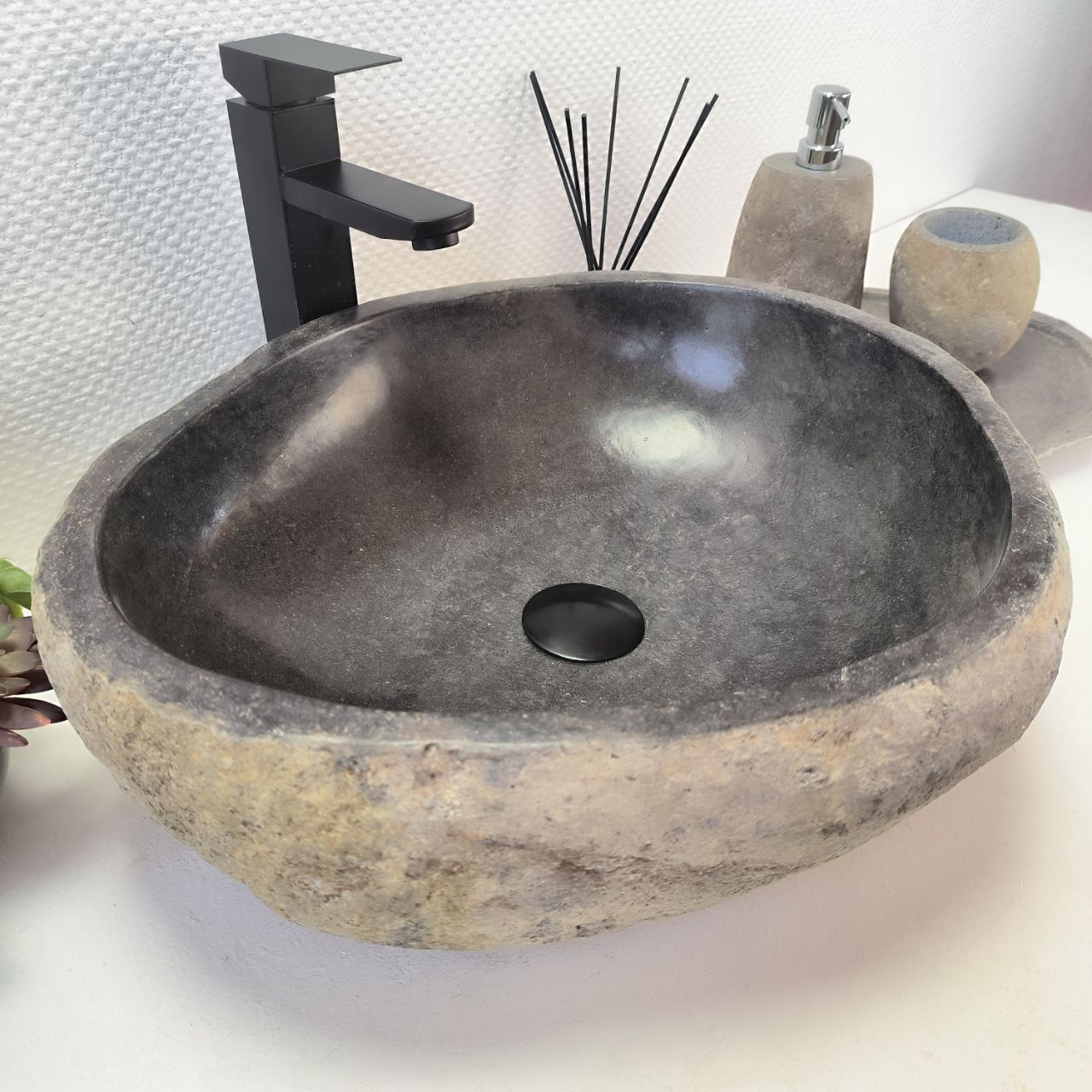 Раковина из речного камня RS-63472 (48*42*15) из натурального камня