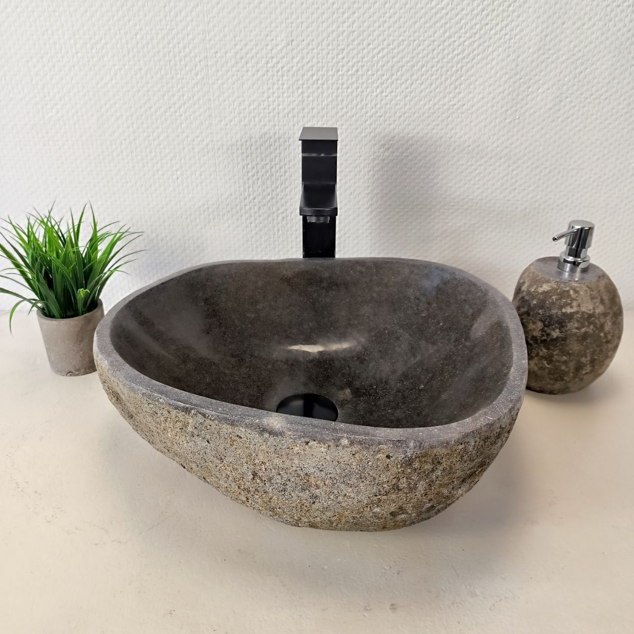 Раковина из речного камня RS-66009 42х37х15 из натурального камня