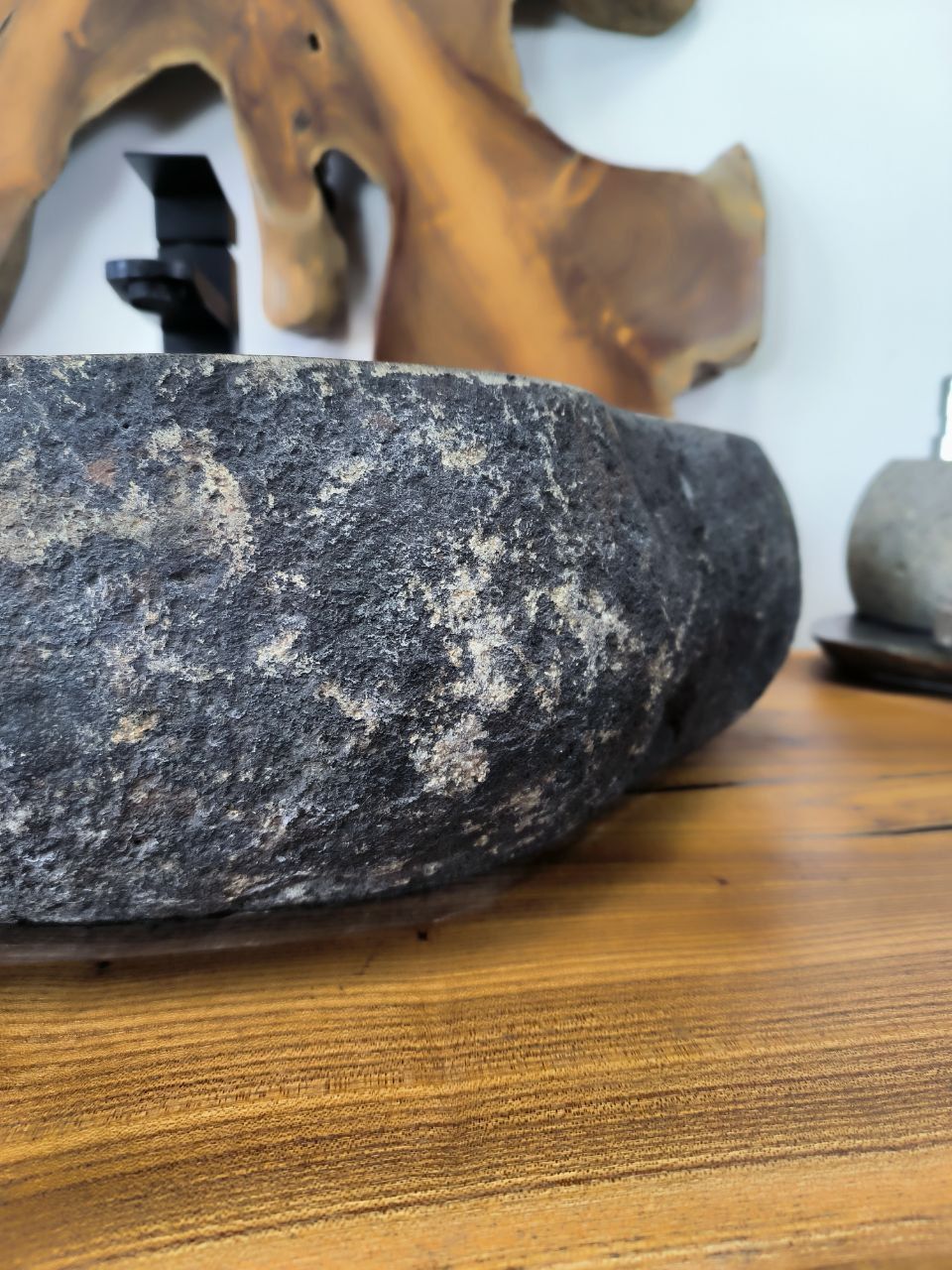 Раковина из речного камня RS-66488 56х36х15 из натурального камня