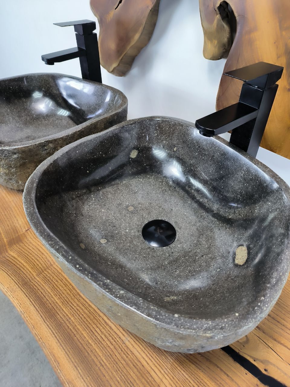 Раковина из речного камня ПАРА! RS-66571 42x39x15 натурального камня