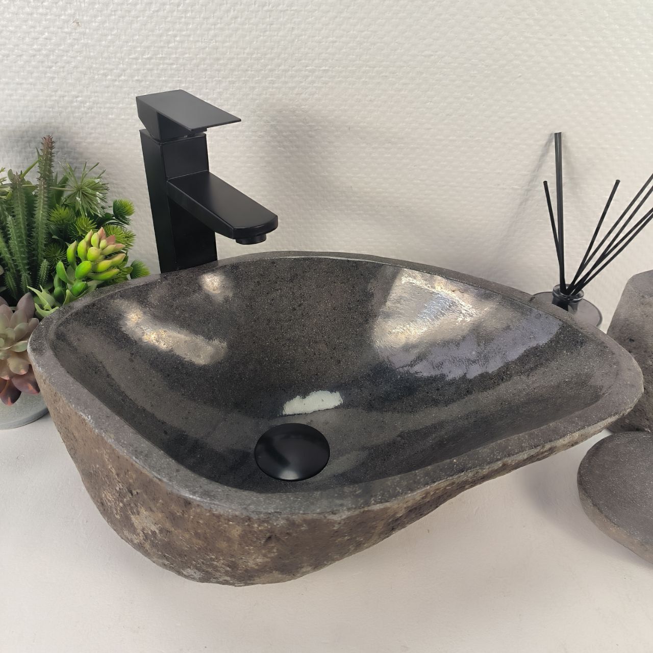 Раковина из речного камня RS-65177 46*32*15 из натурального камня