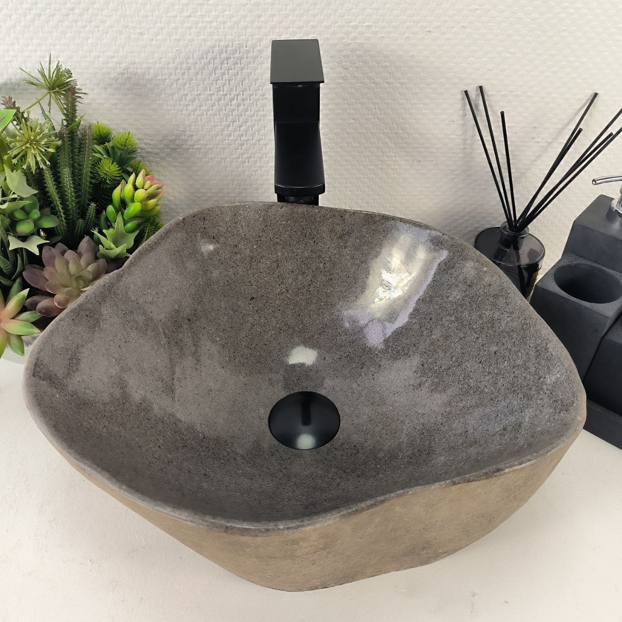 Раковина из речного камня RS-64991 40*36*15 из натурального камня