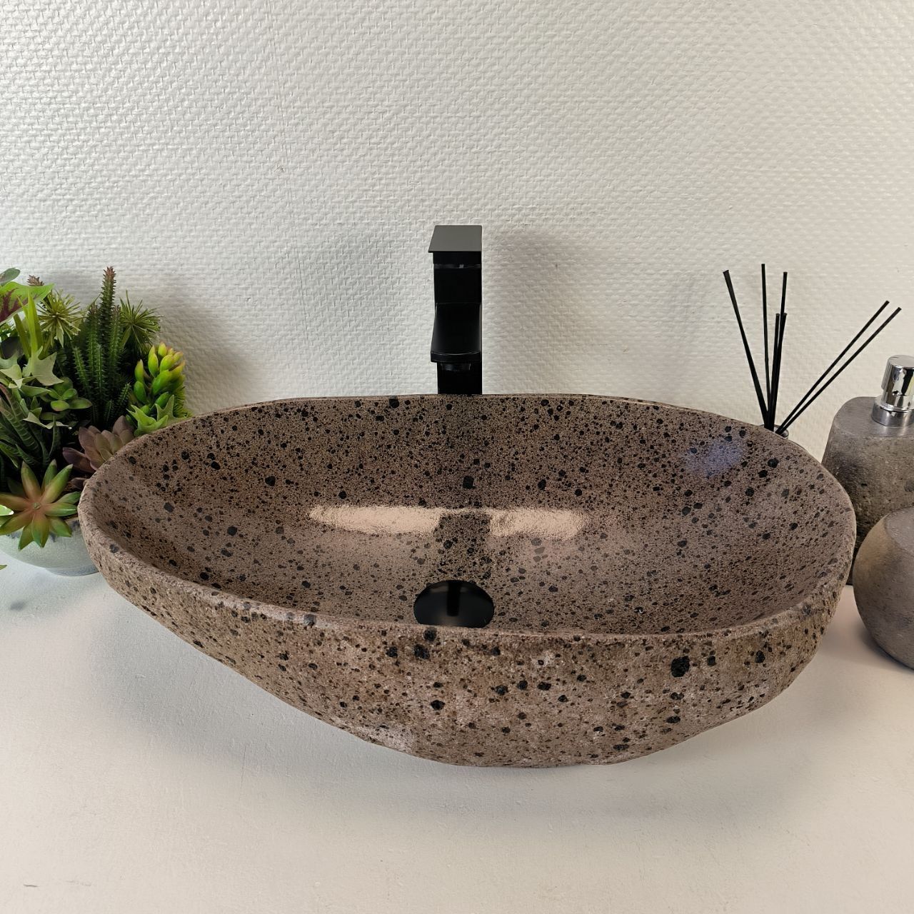 Раковина из речного камня RS-65392 58*35*15 из натурального камня