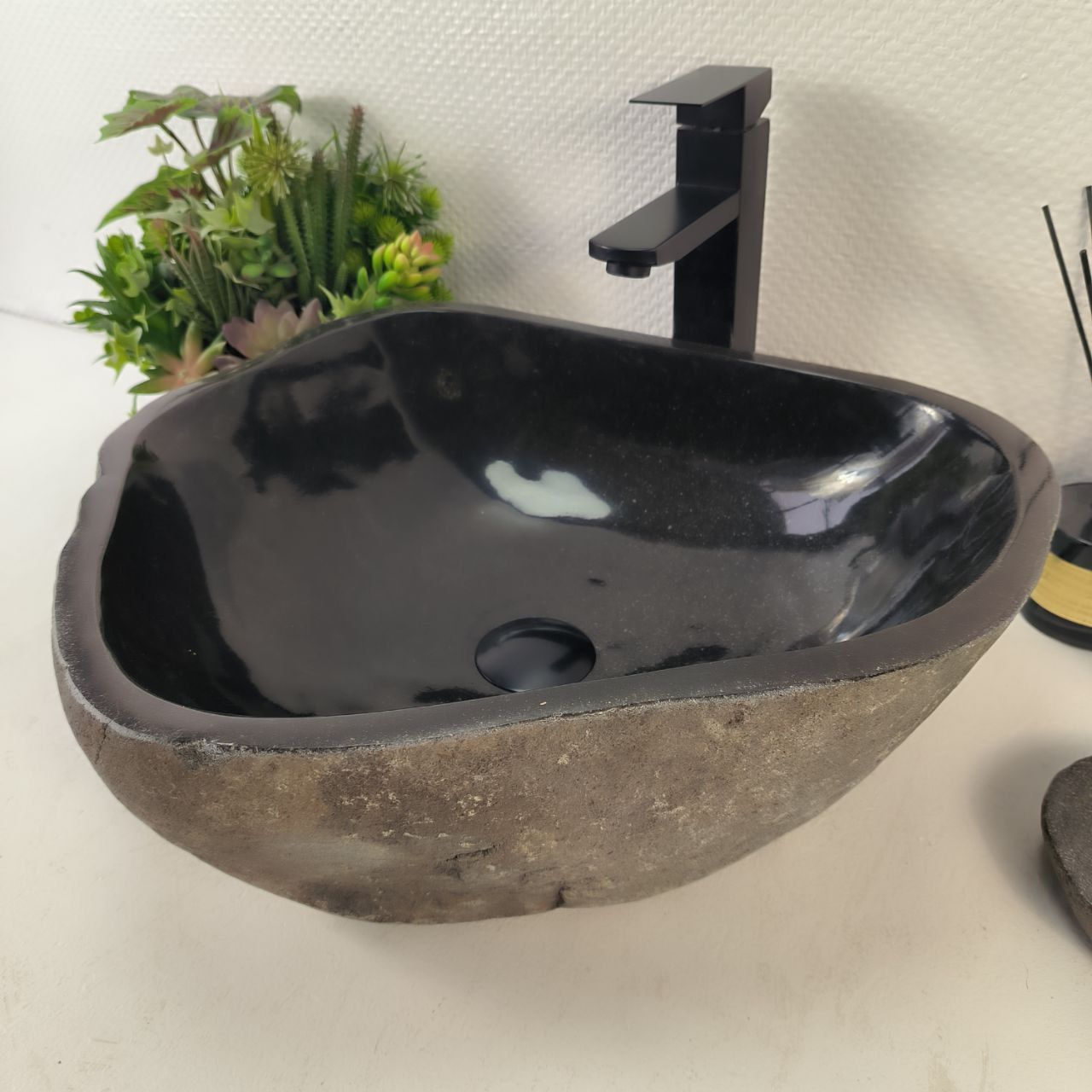 Раковина из речного камня RS-65251 46*42*15 из натурального камня