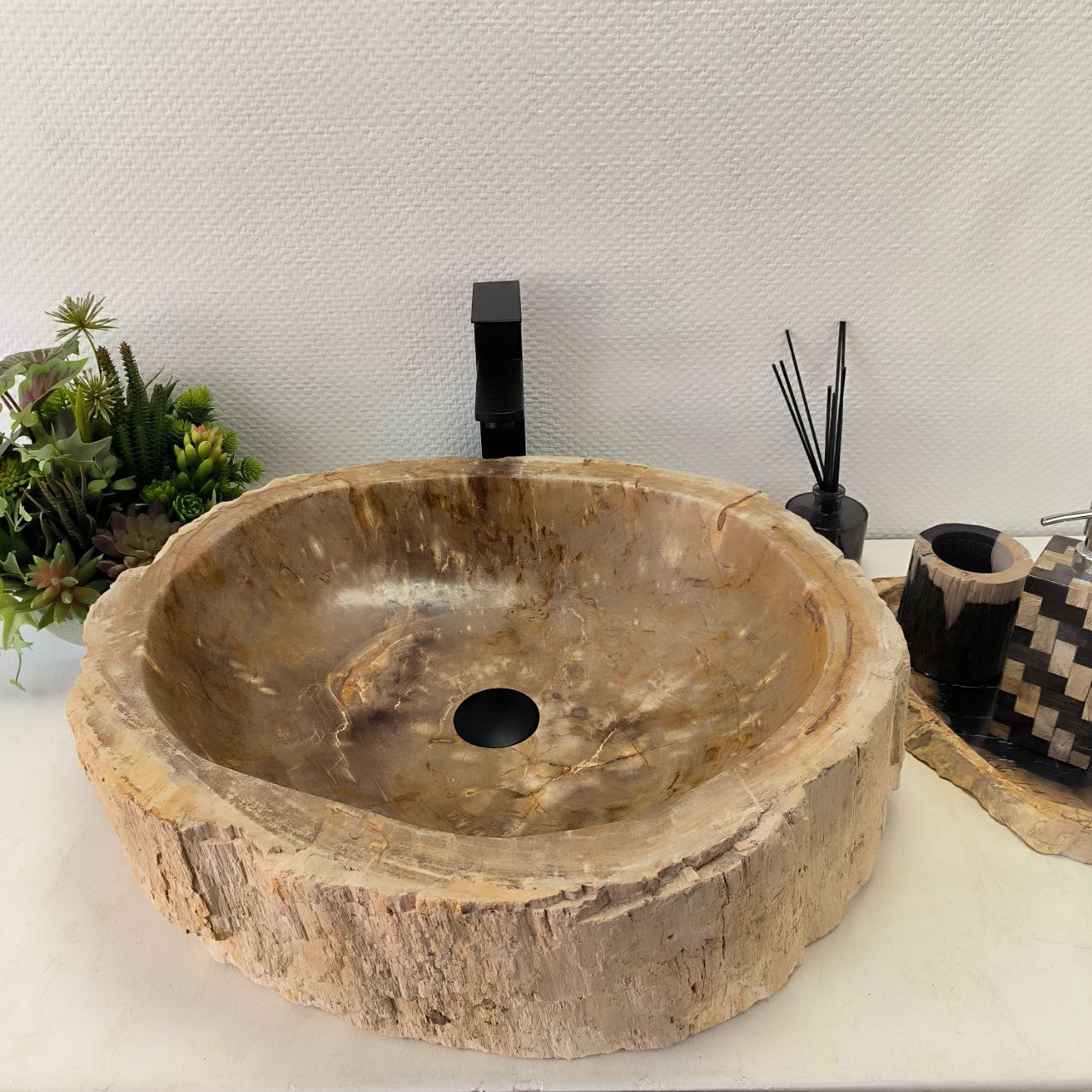 e7qe8cjef8wv34qxpy8efgim3z9trcxb