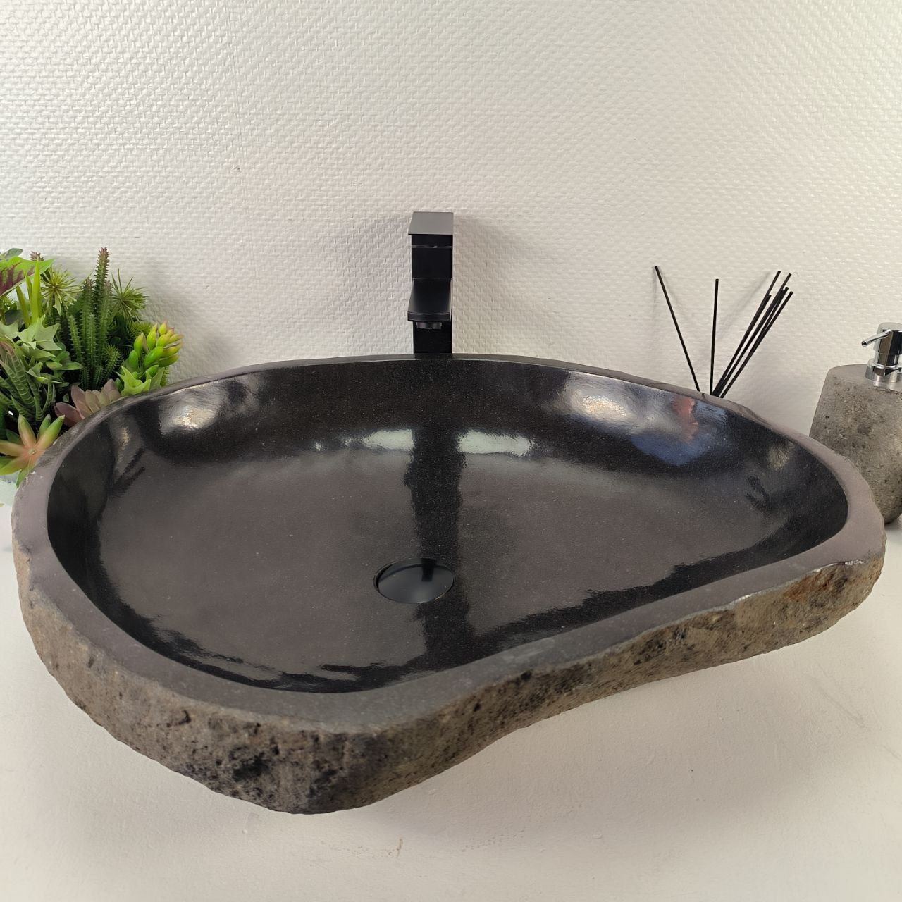 Раковина из речного камня RS-65410 66*55*15 из натурального камня