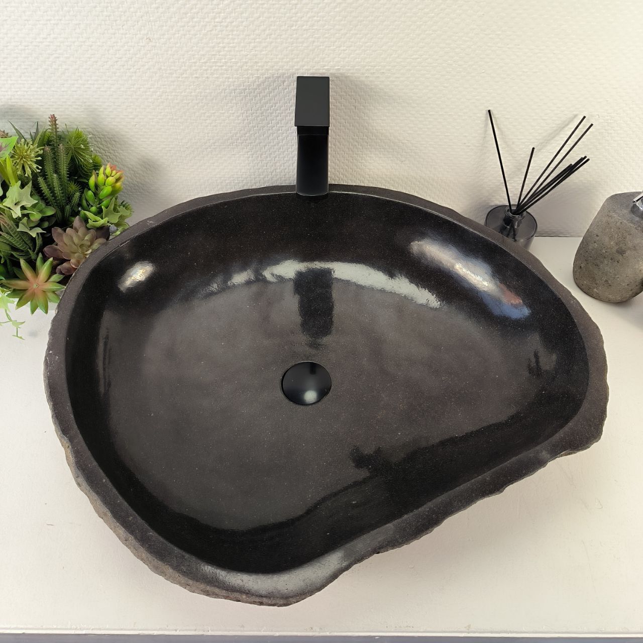 Раковина из речного камня RS-65410 66*55*15 из натурального камня