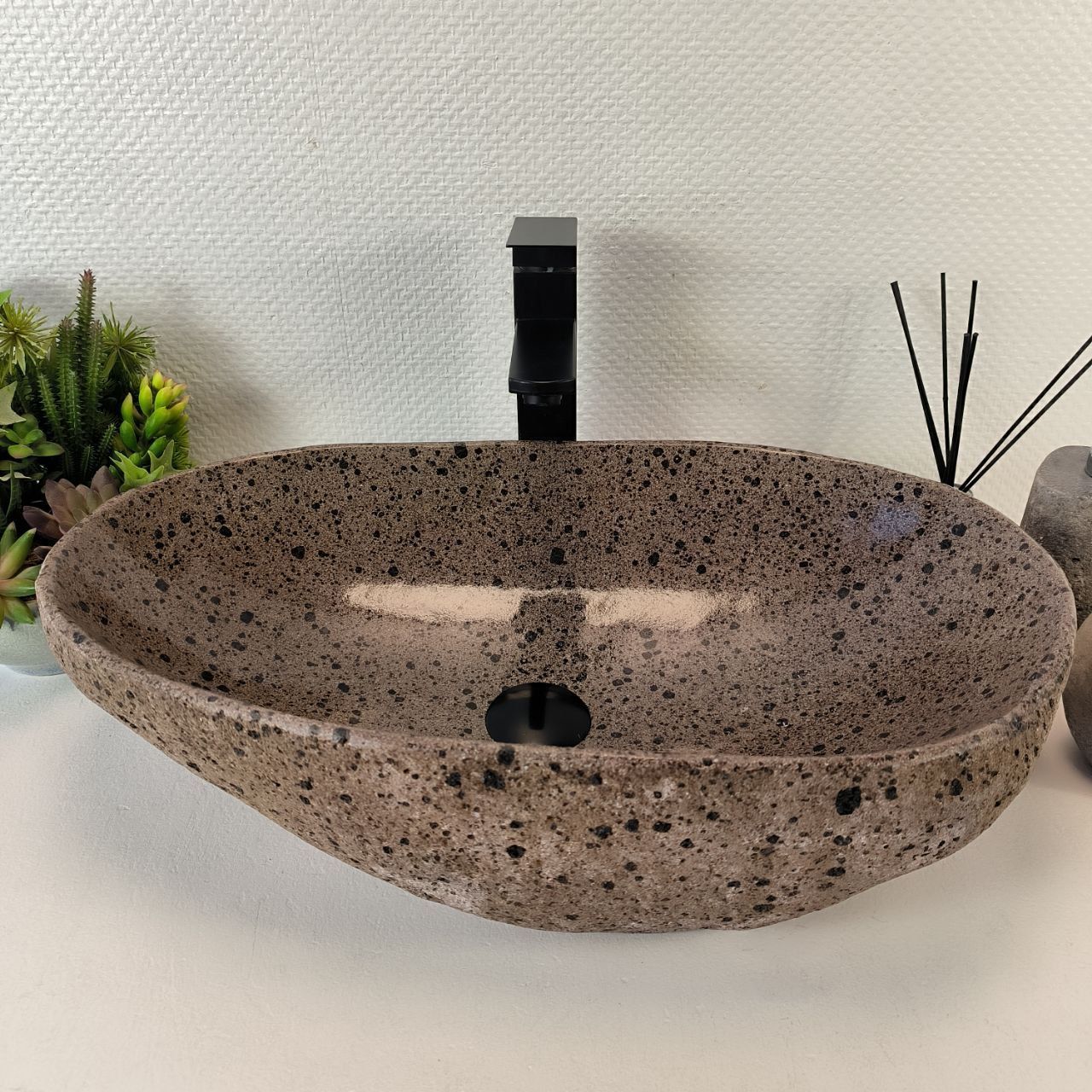 Раковина из речного камня RS-65392 58*35*15 из натурального камня