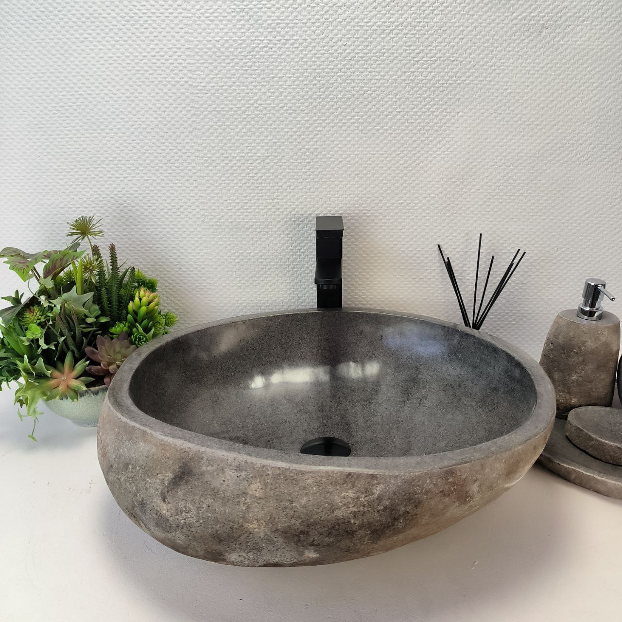 hgbvdyiuf9j6r7mpbjabmuljf7z88yye