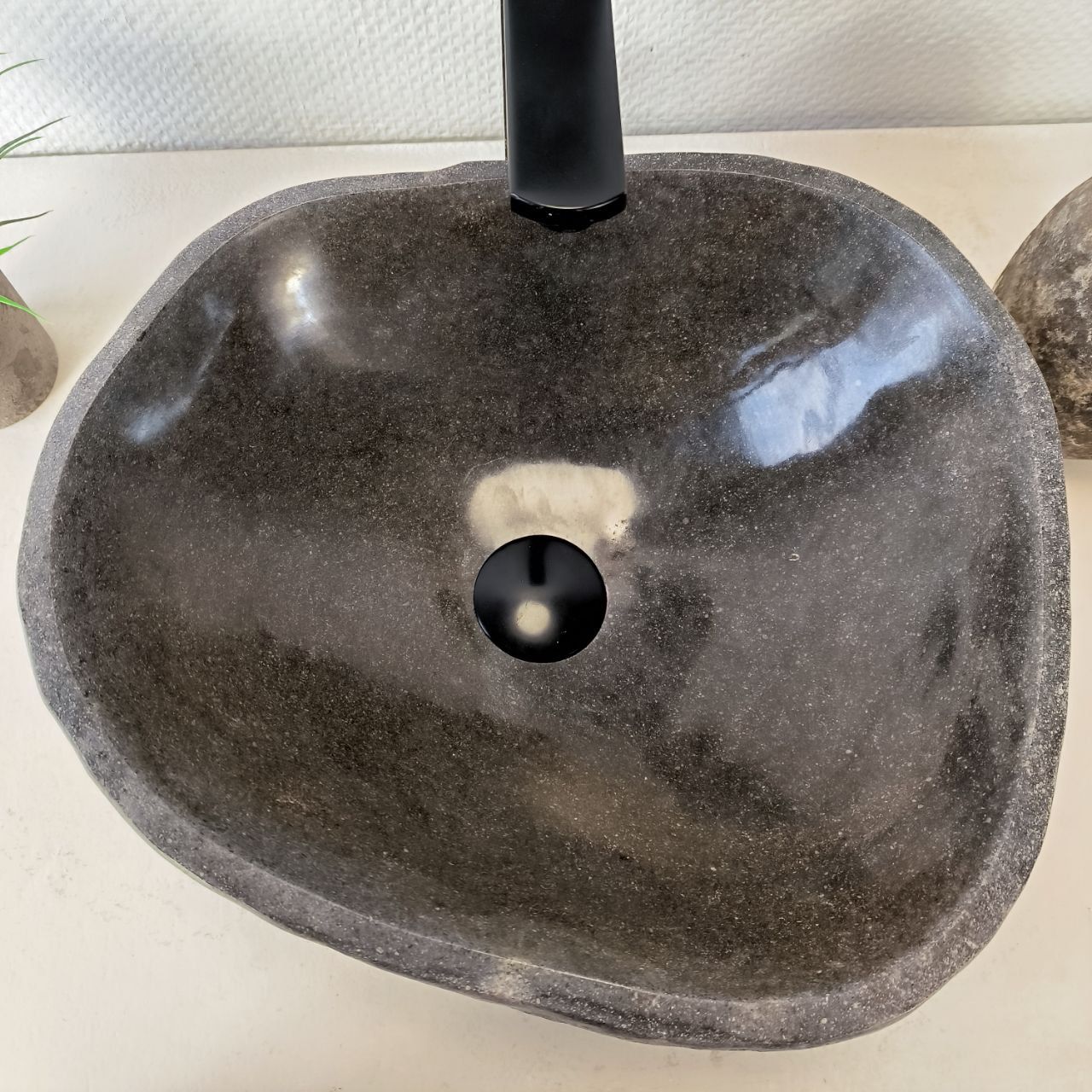 Раковина из речного камня RS-66009 42х37х15 из натурального камня