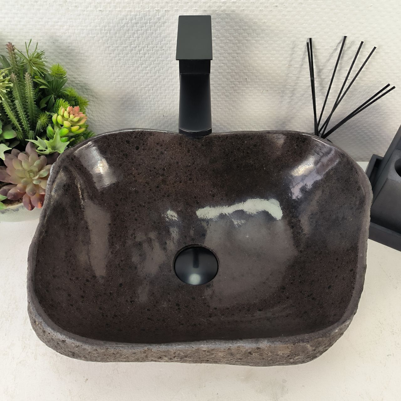Раковина из речного камня RS-65065 44*33*15 из натурального камня