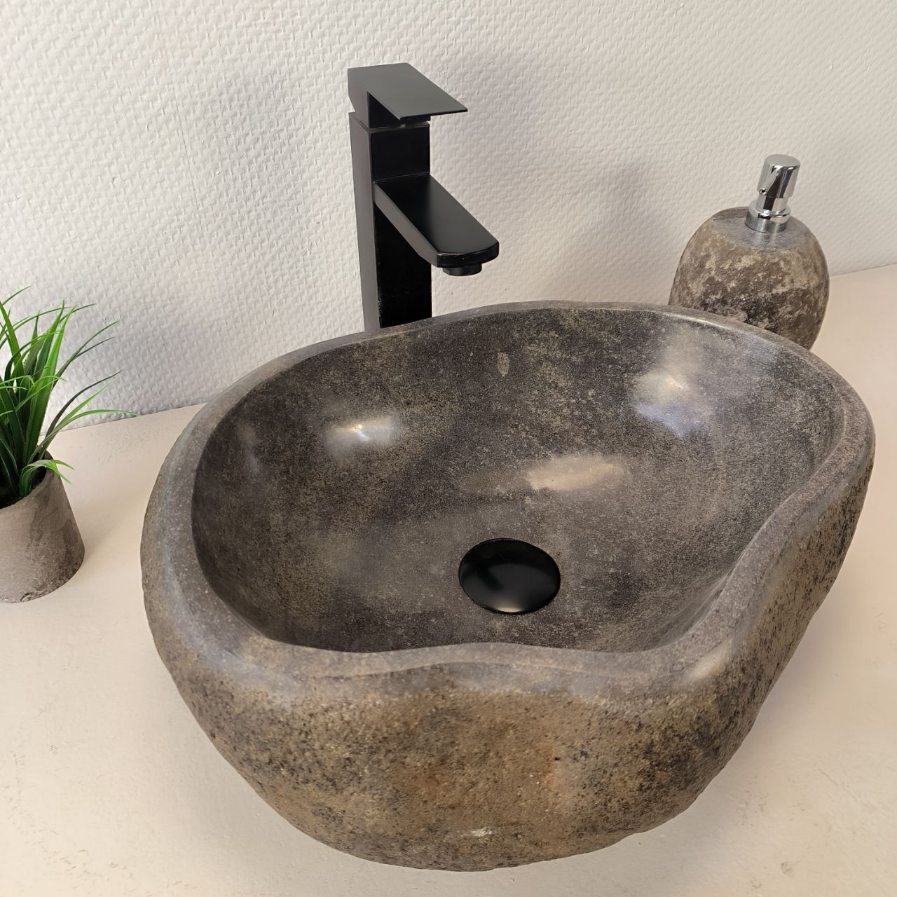 Раковина из речного камня RS-66008 43х37х15 из натурального камня