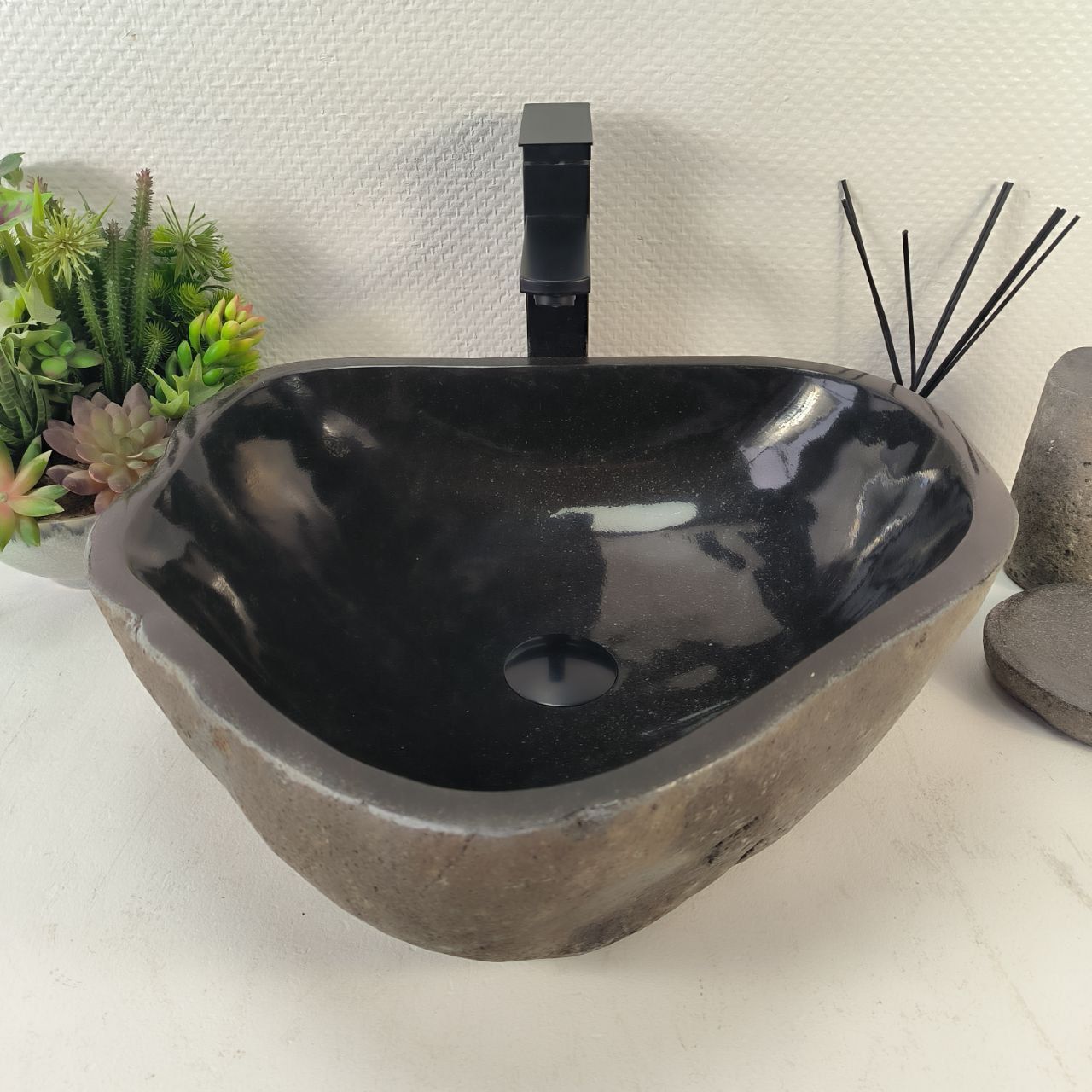 Раковина из речного камня RS-65251 46*42*15 из натурального камня