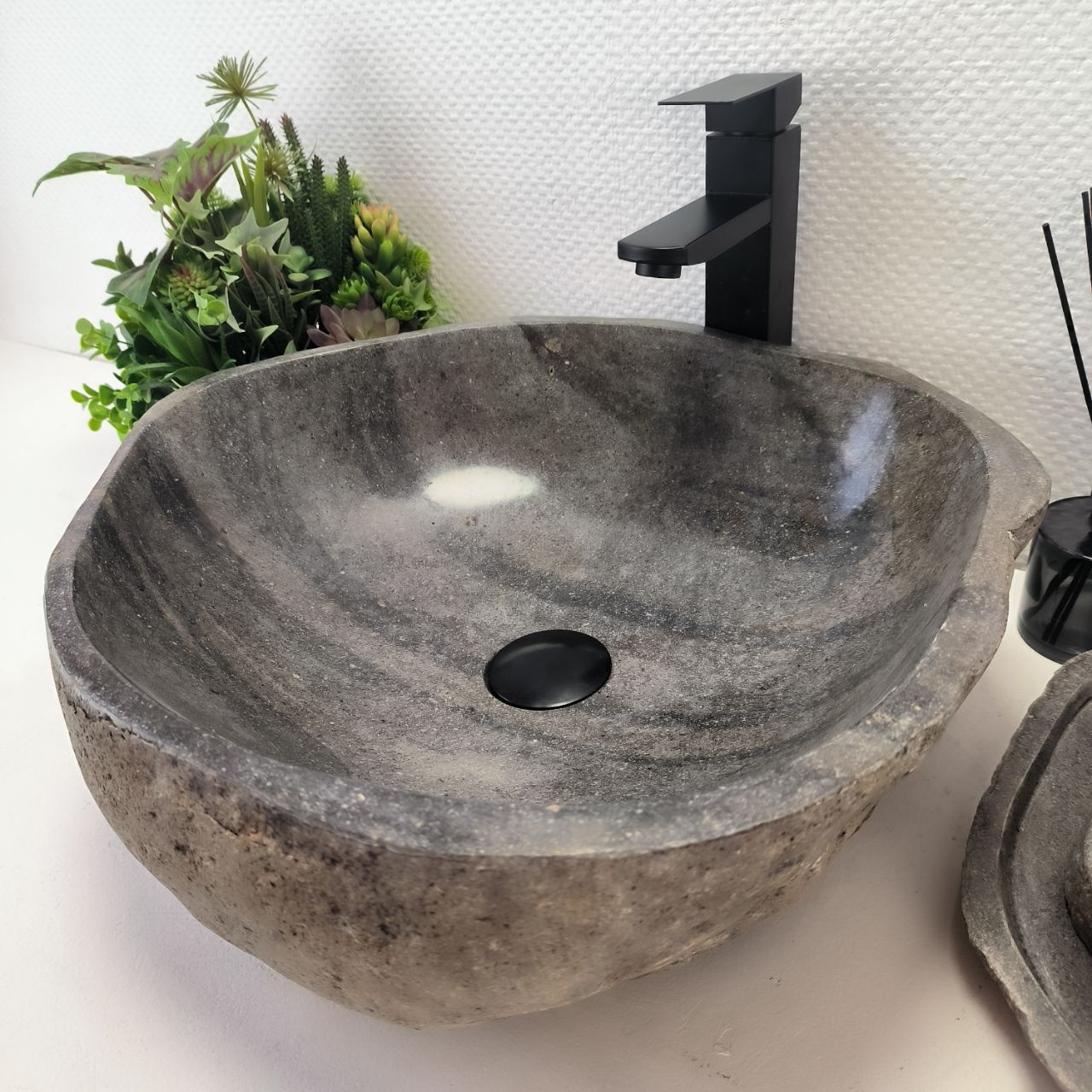 Раковина из речного камня RS-63412 (49*45*15) из натурального камня