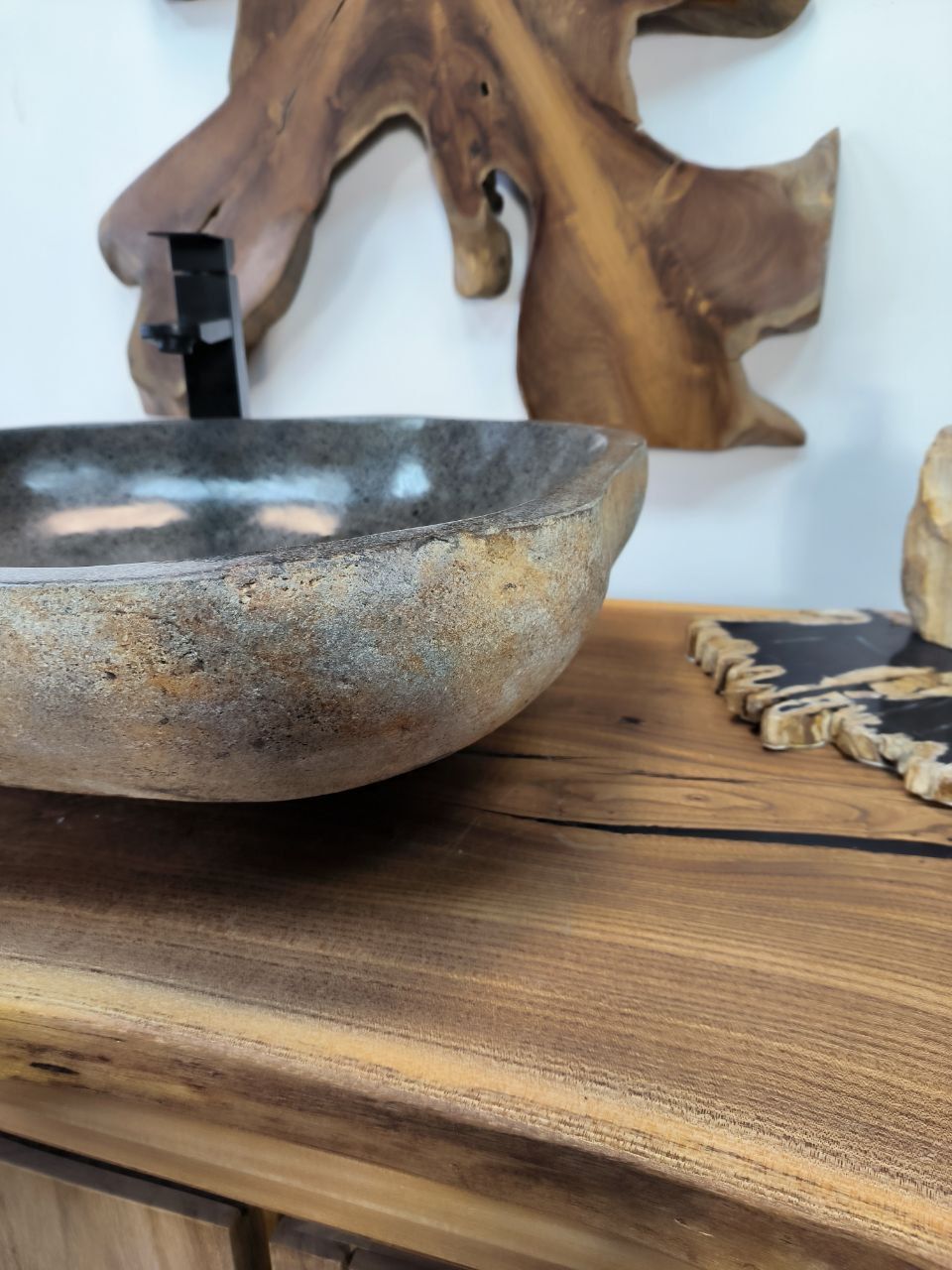 Раковина из речного камня RS-65896 54х49х15 из натурального камня