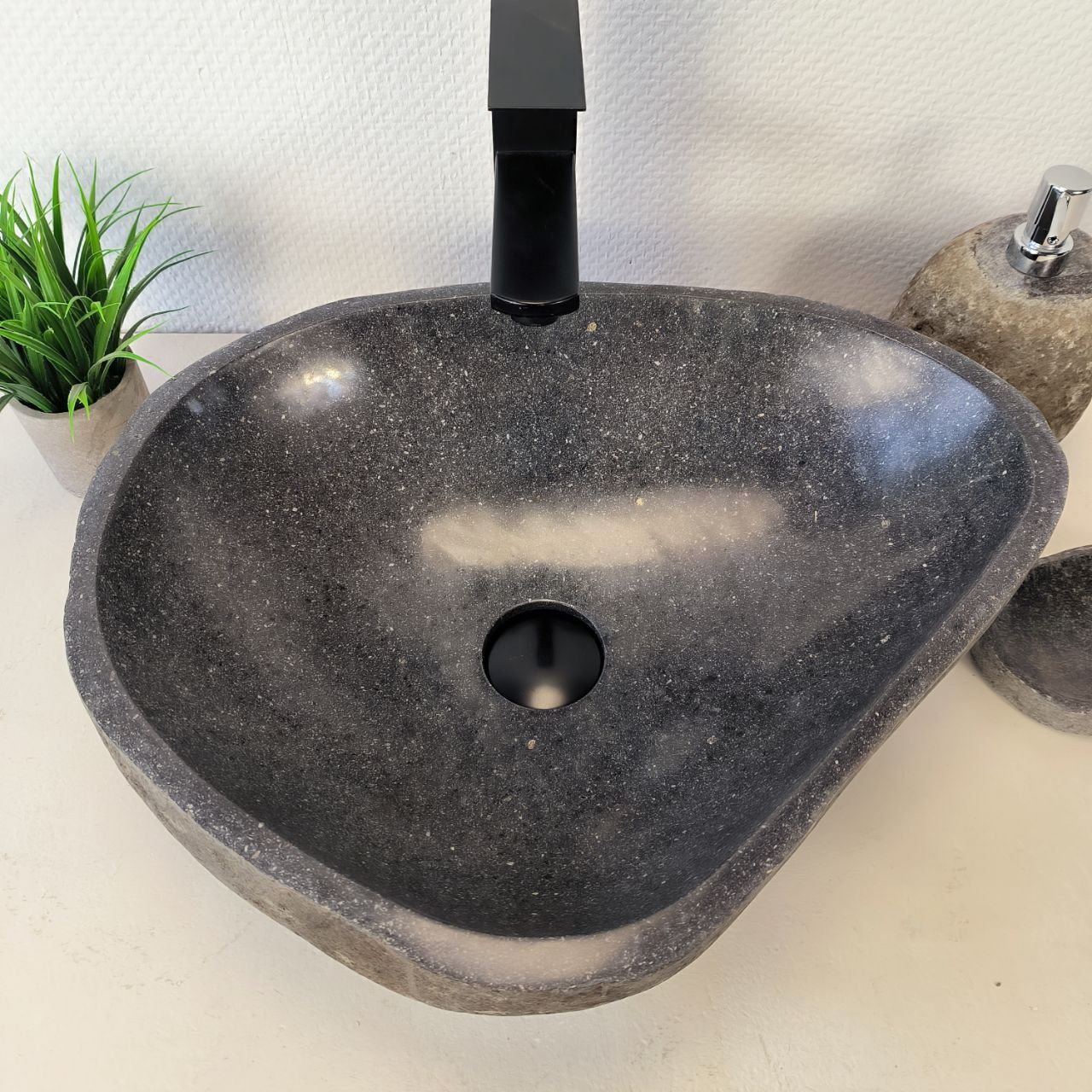 Раковина из речного камня RS-66014 48х38х15 из натурального камня
