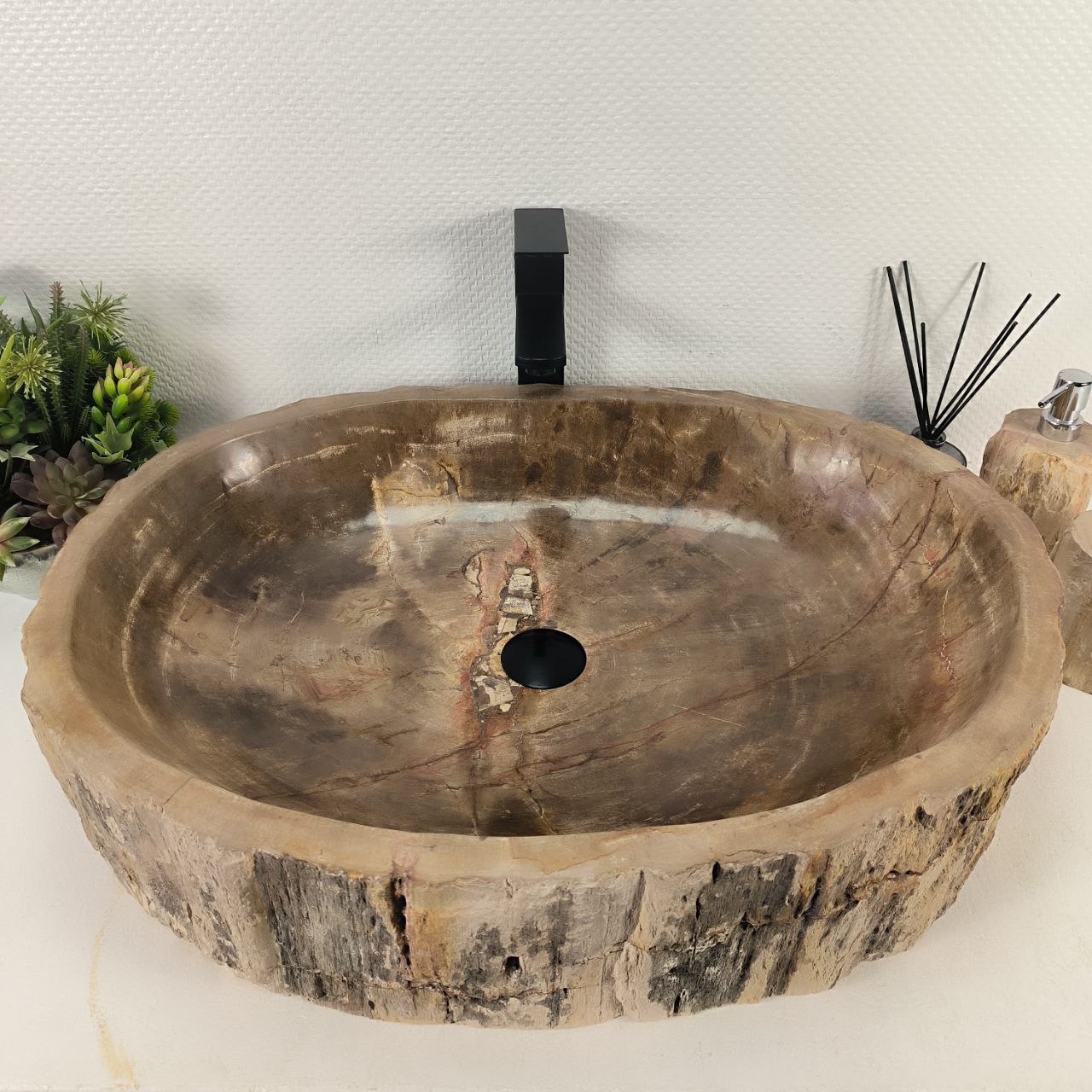 06em243hrwc00djnaaiga8kzlw3rd0yc