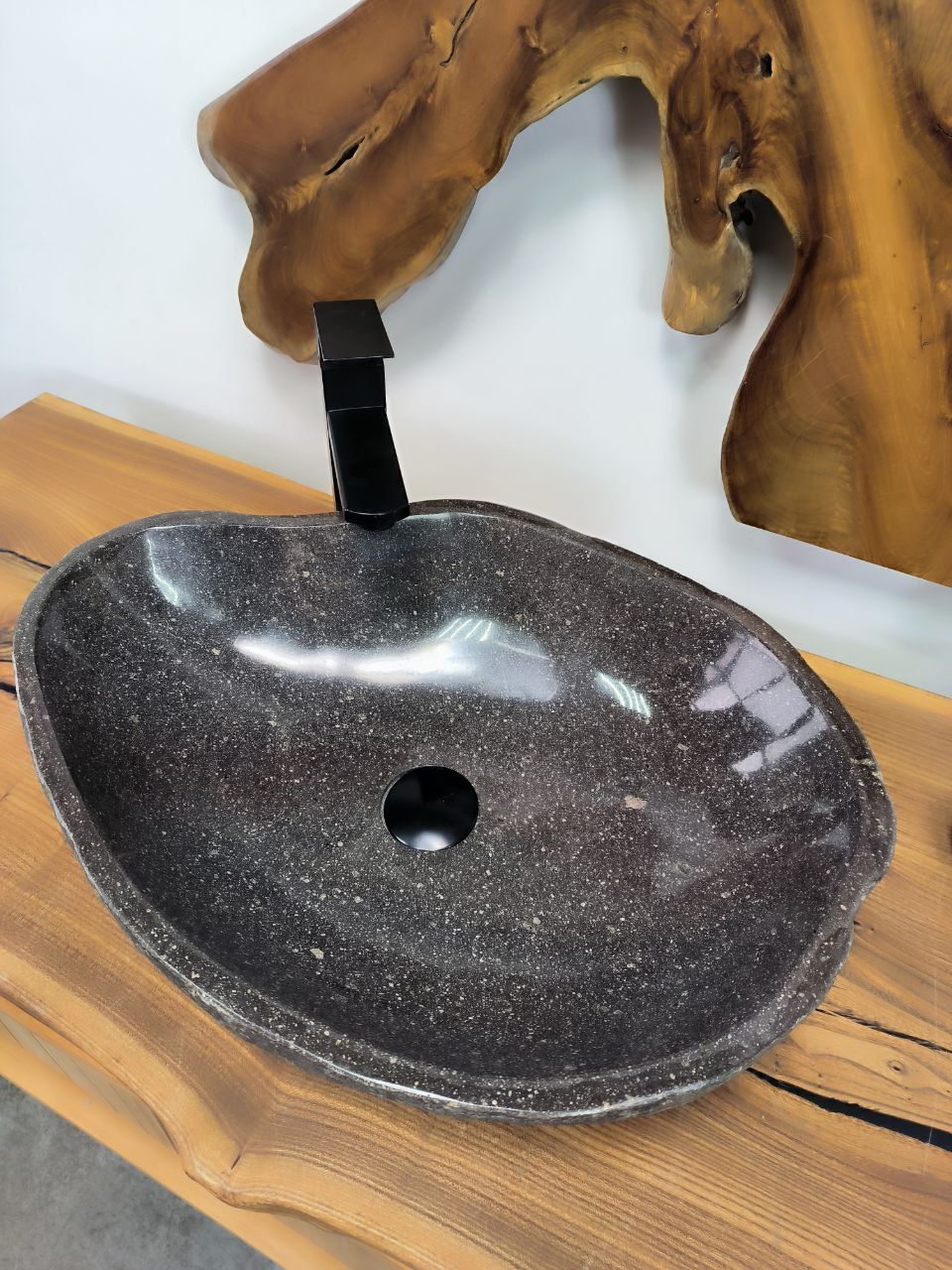 Раковина из речного камня RS-66428 56х40х15 из натурального камня