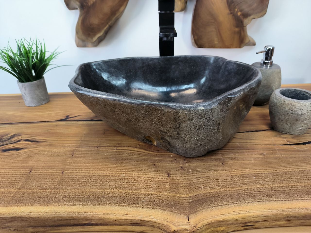 Раковина из речного камня RS-65825 44х32х15 из натурального камня