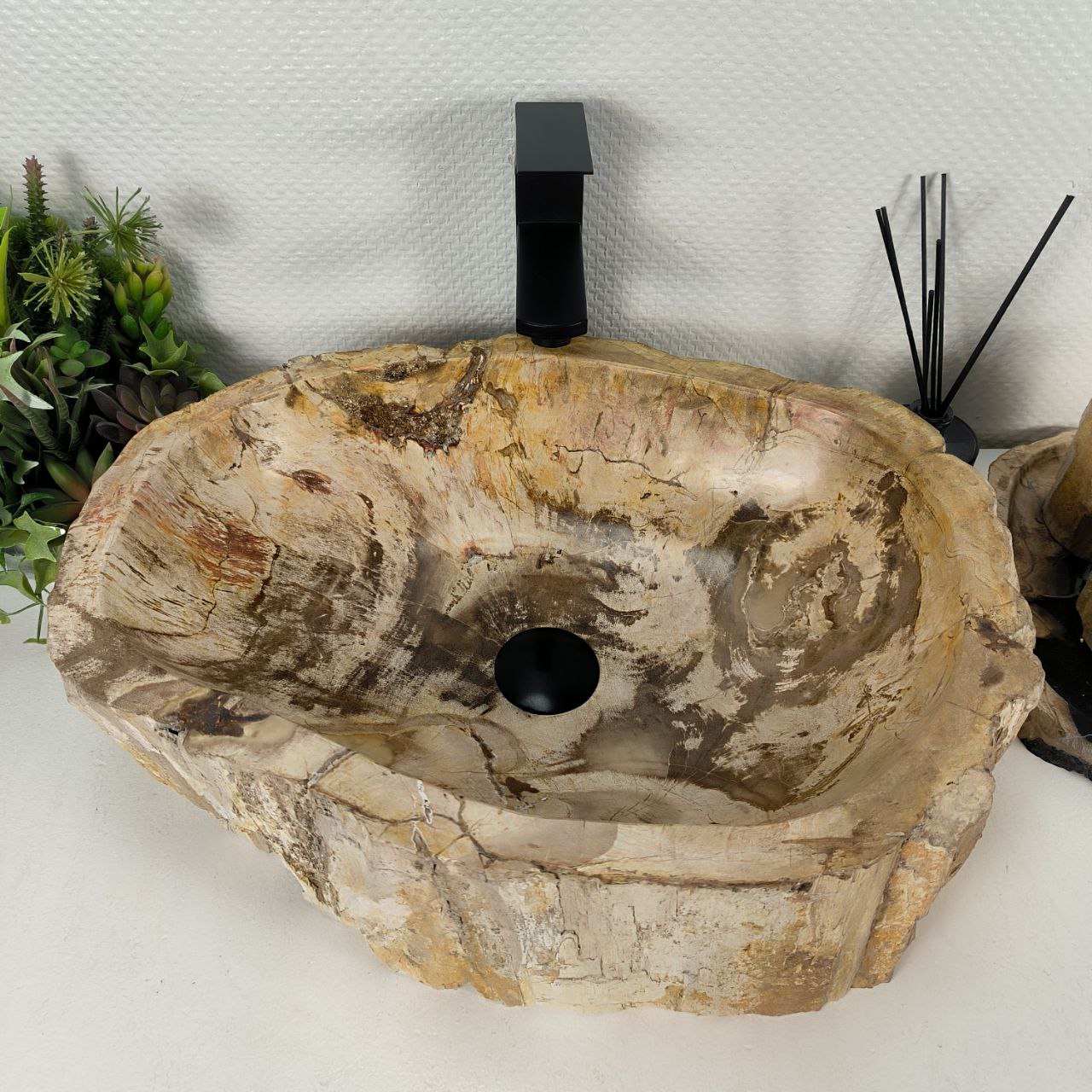 32ln4rewnz4nc5ava8jqh28kgm9tiule