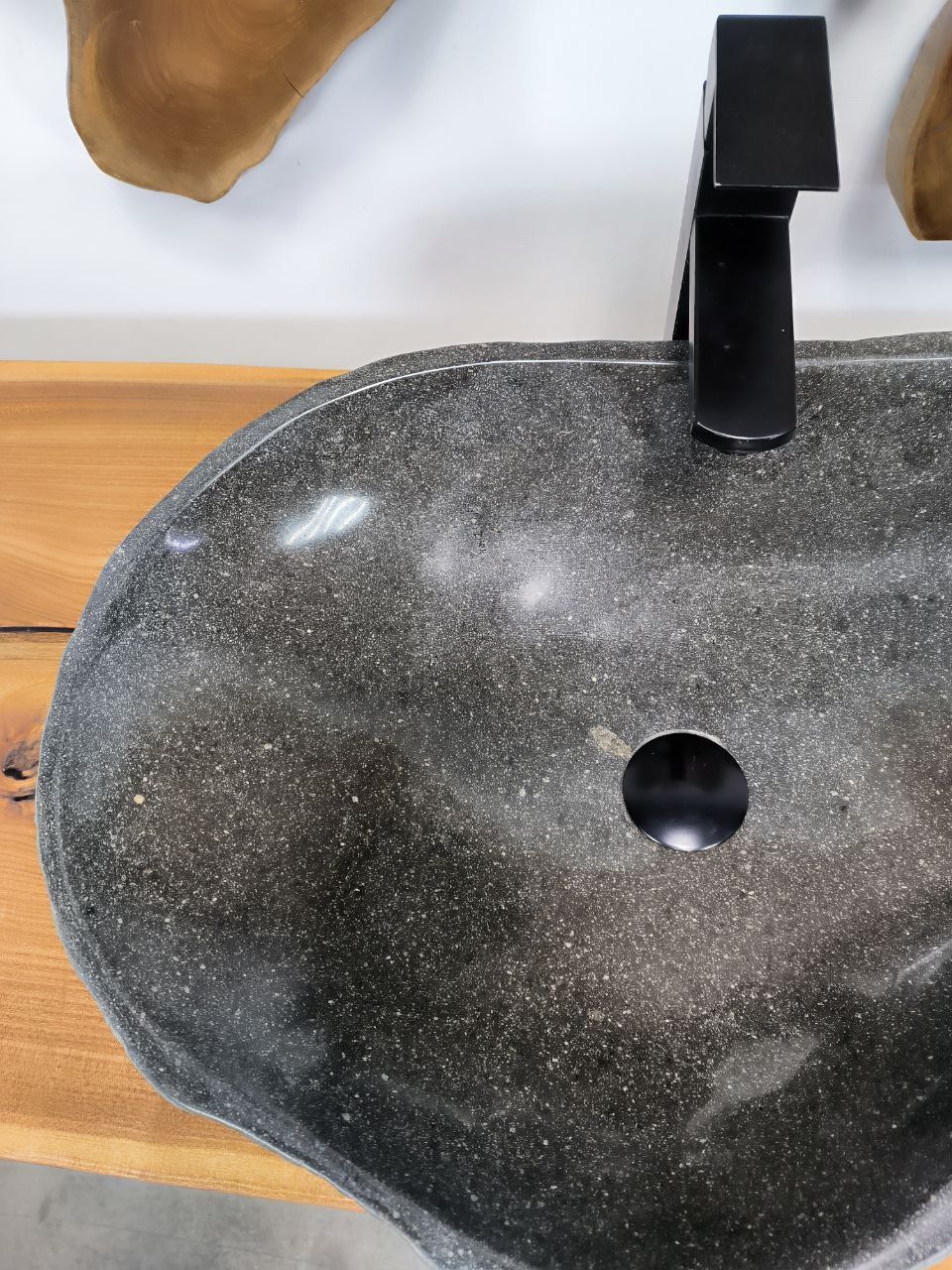 Раковина из речного камня RS-66402 62х42х15 из натурального камня