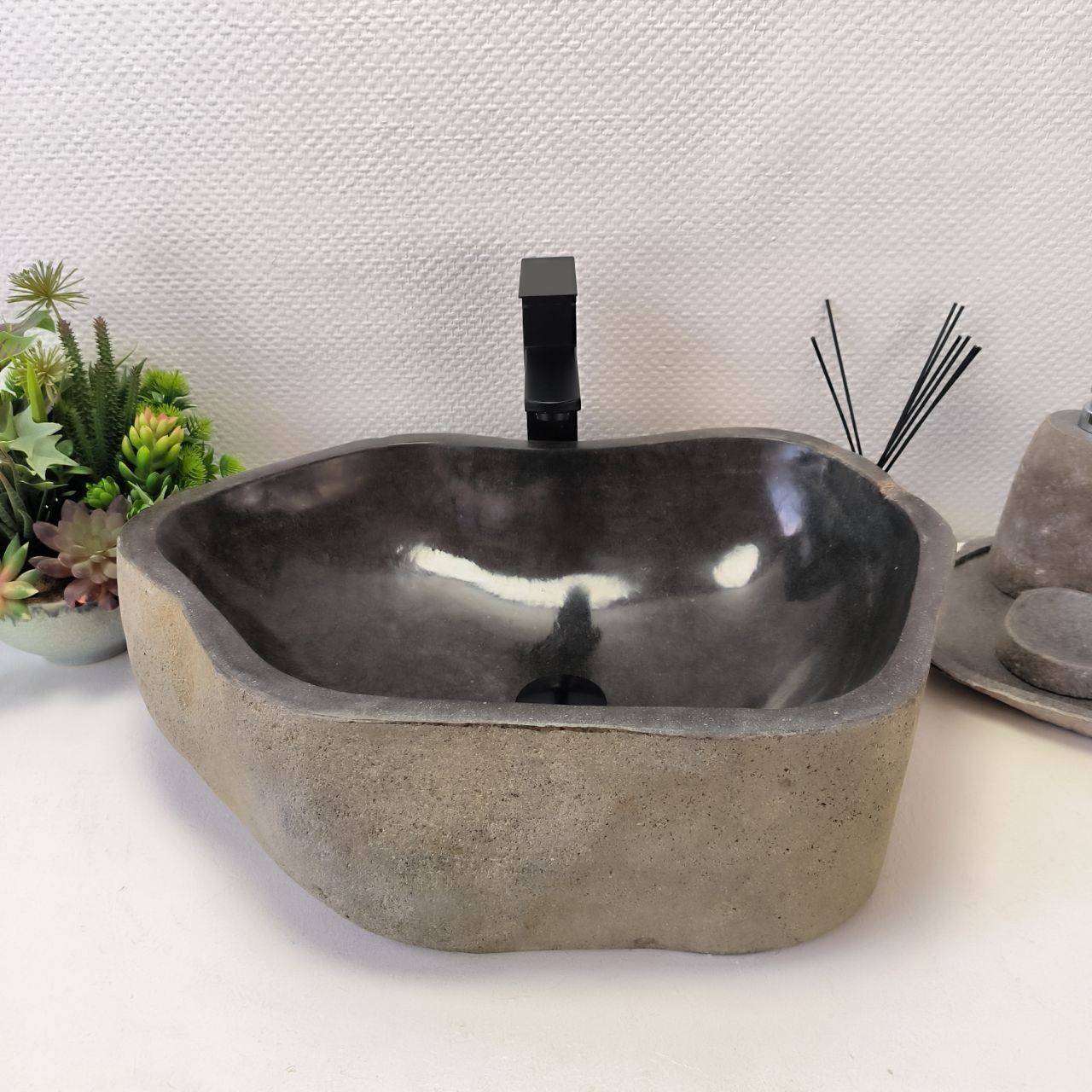Раковина из речного камня RS-63598 (58*42*16) из натурального камня