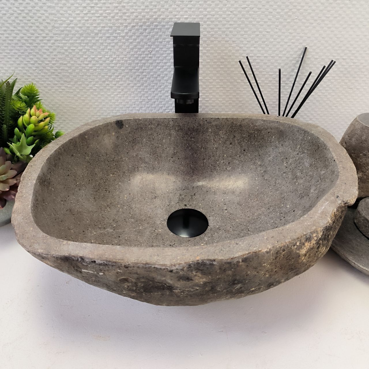 Раковина из речного камня RS-64131 (45*35*15) из натурального камня
