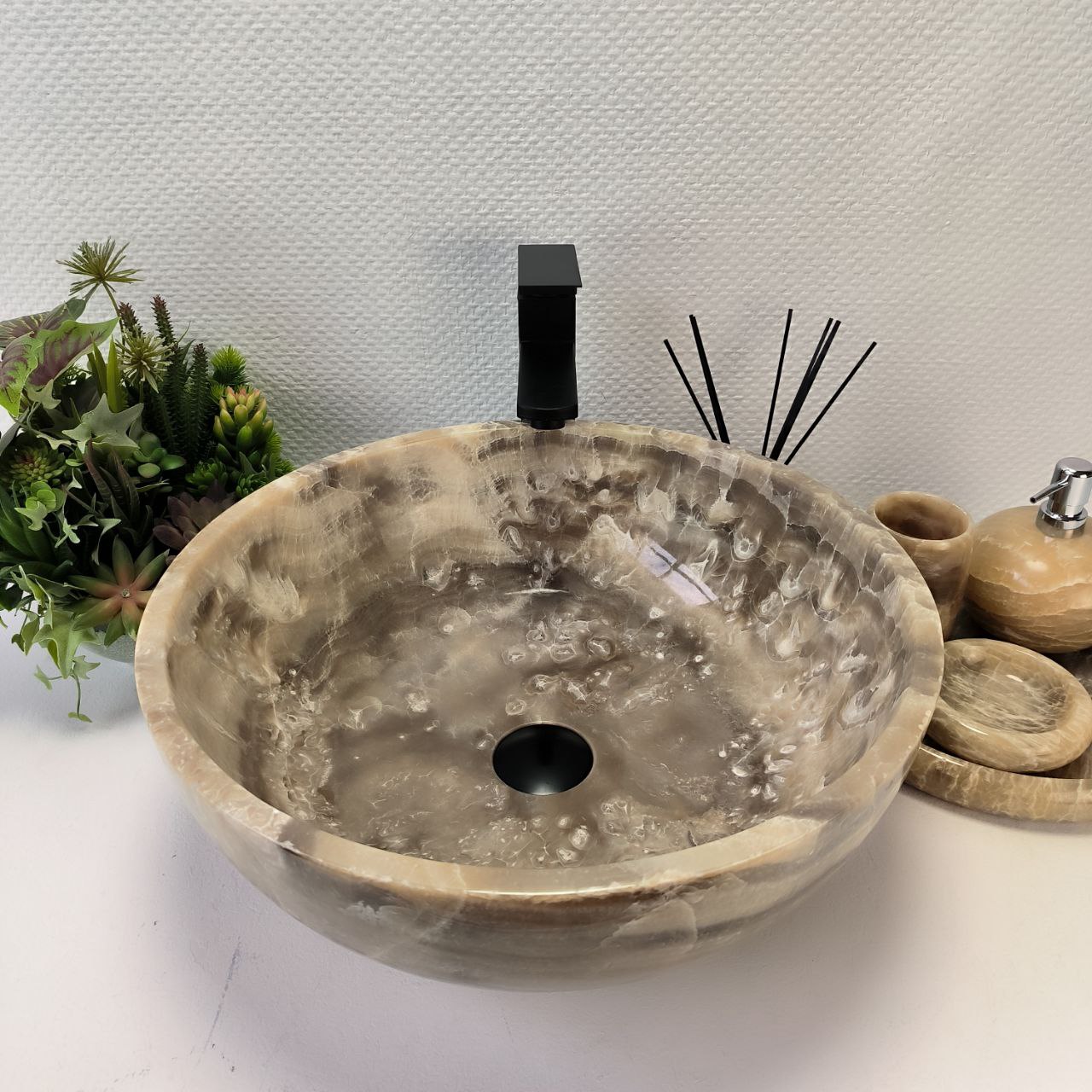 gfh57l9vebzt9yk1nlqqizof0vxr8j1j