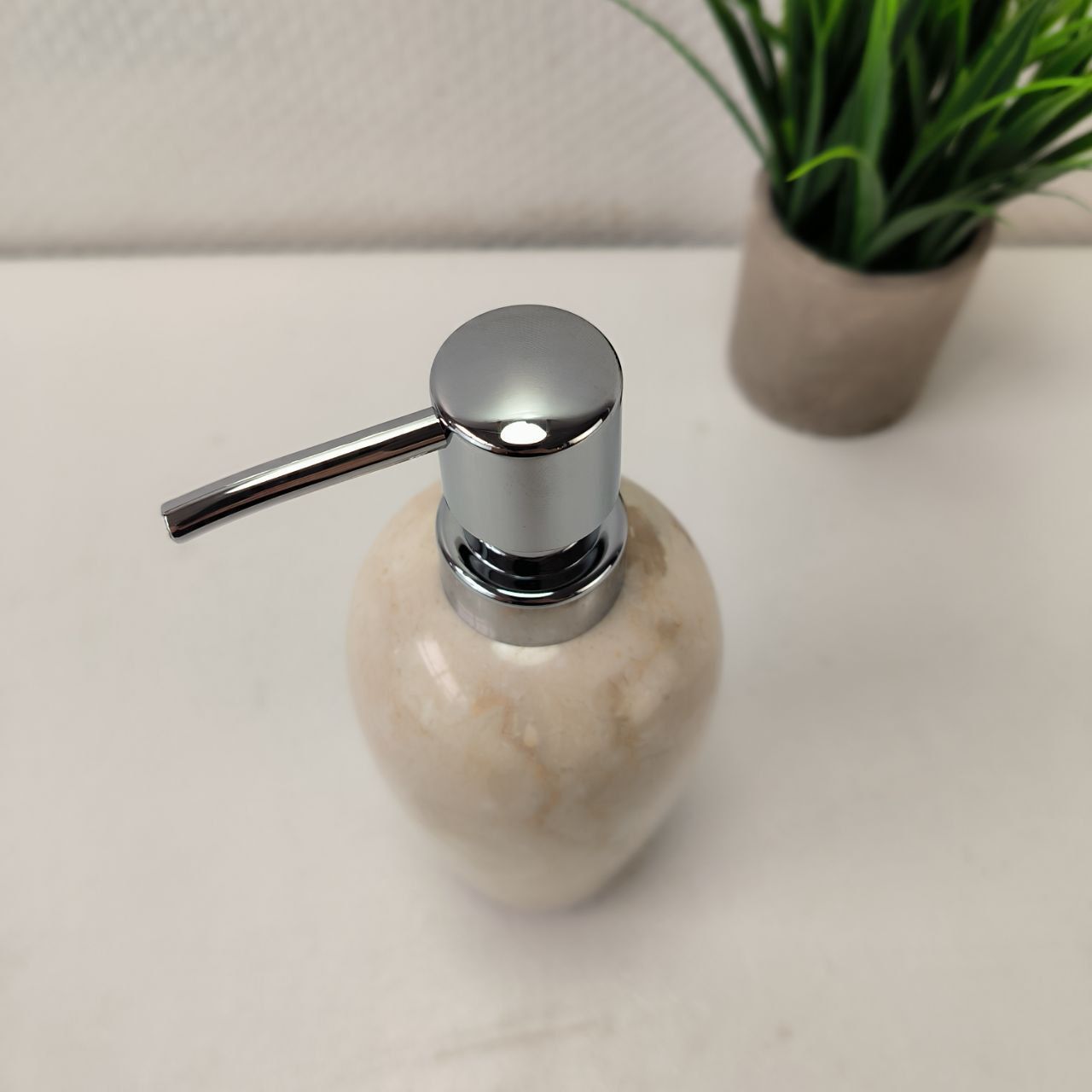Дозатор для мыла из мрамора Cream DM-64063 (79)