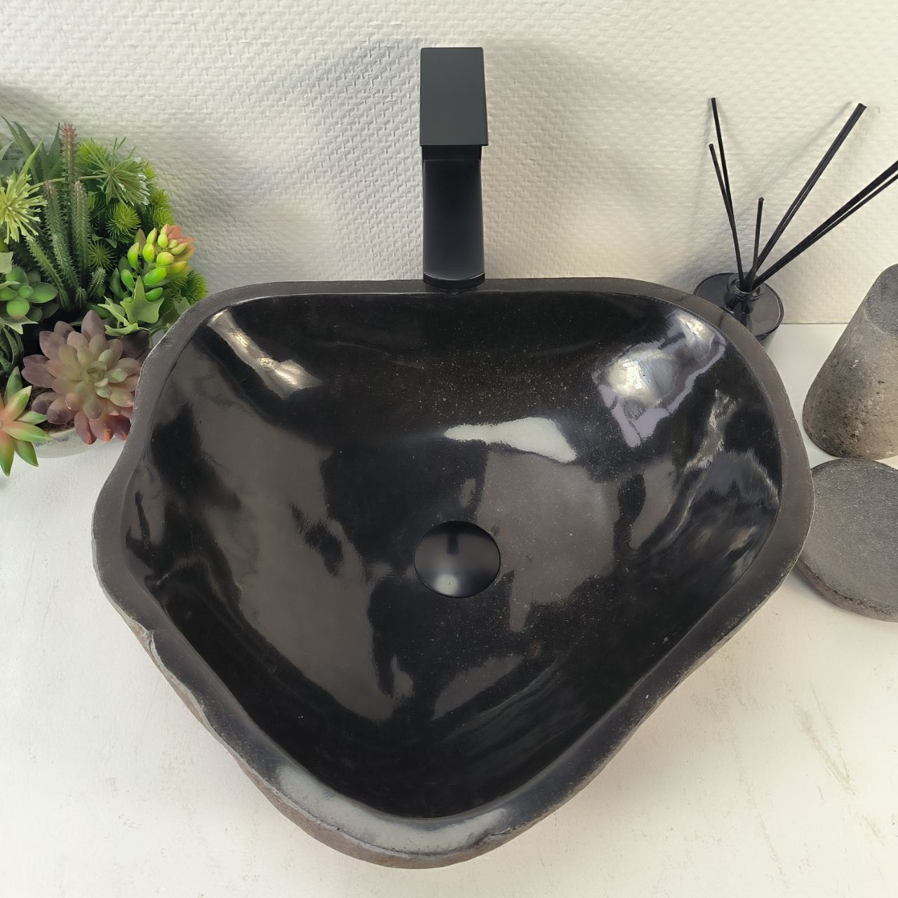 Раковина из речного камня RS-65251 46*42*15 из натурального камня