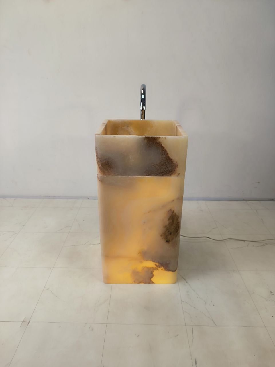 Раковина напольная из оникса Square Yellow ON-65918 45х45х90 из натурального камня