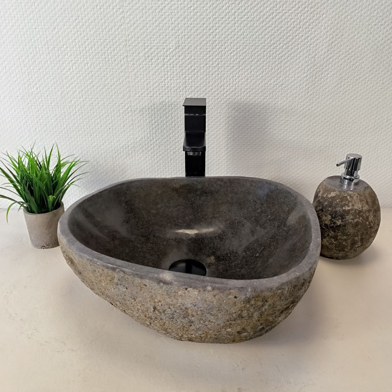 Раковина из речного камня RS-66009 42х37х15 из натурального камня