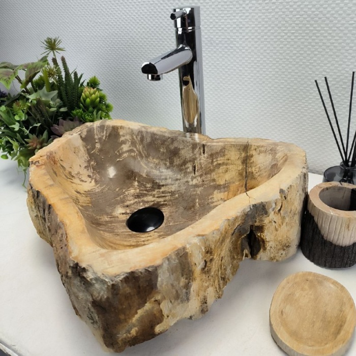 r2uw5zmtsj7l4q7s8itkjcbvt8g4680t