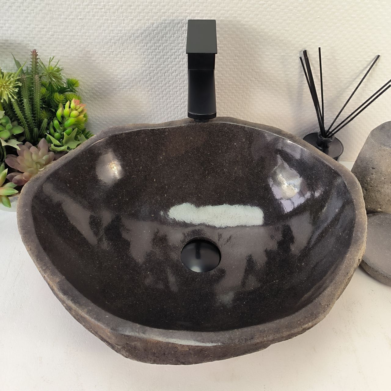 Раковина из речного камня RS-65218 50*40*15 из натурального камня