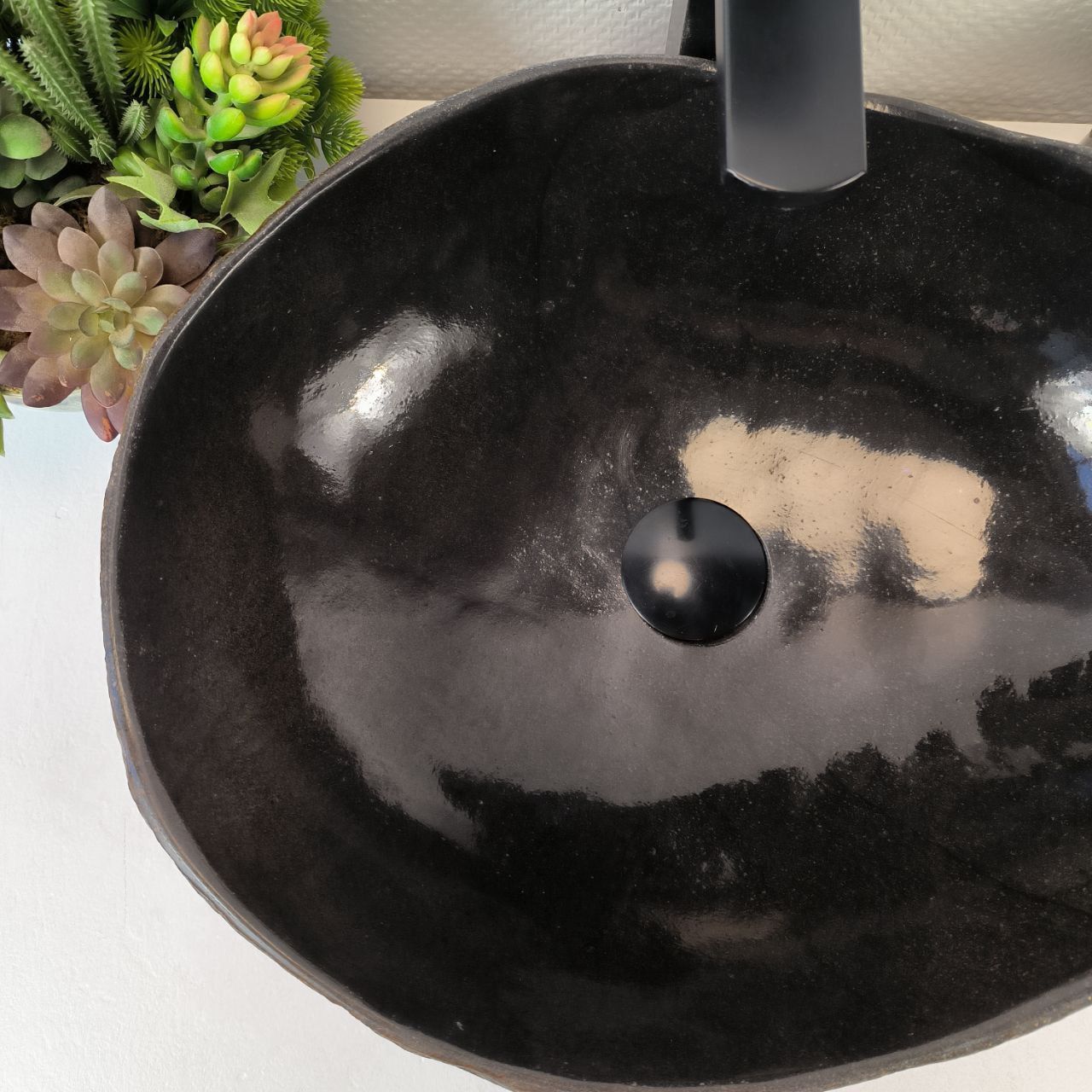 Раковина из речного камня RS-65368 47*38*15 из натурального камня
