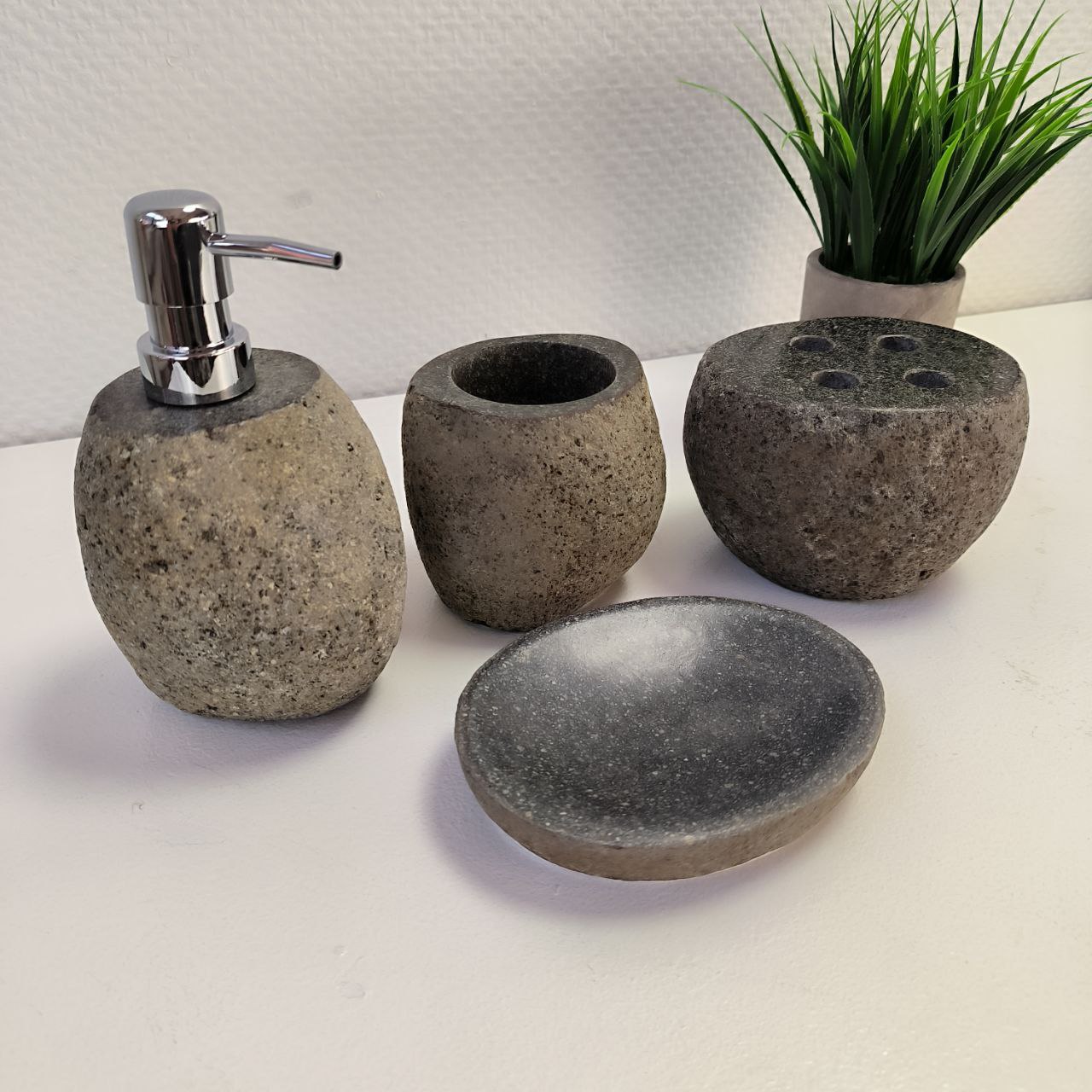 rg1x29bfmezadpb2294pxerwaqann4jb