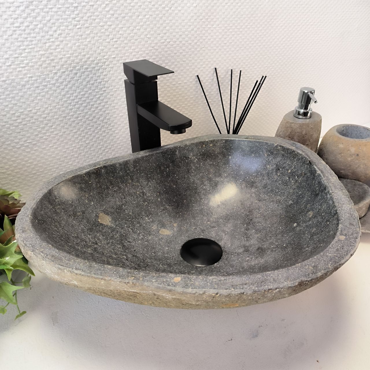 Раковина из речного камня RS-63583 (47*38*16) из натурального камня