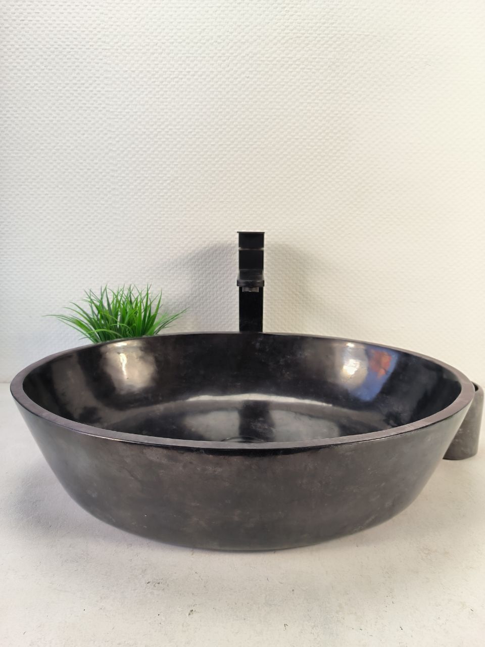 Раковина из мрамора Oval Black Tin Lip MO-60974 52*38*14 из натурального камня