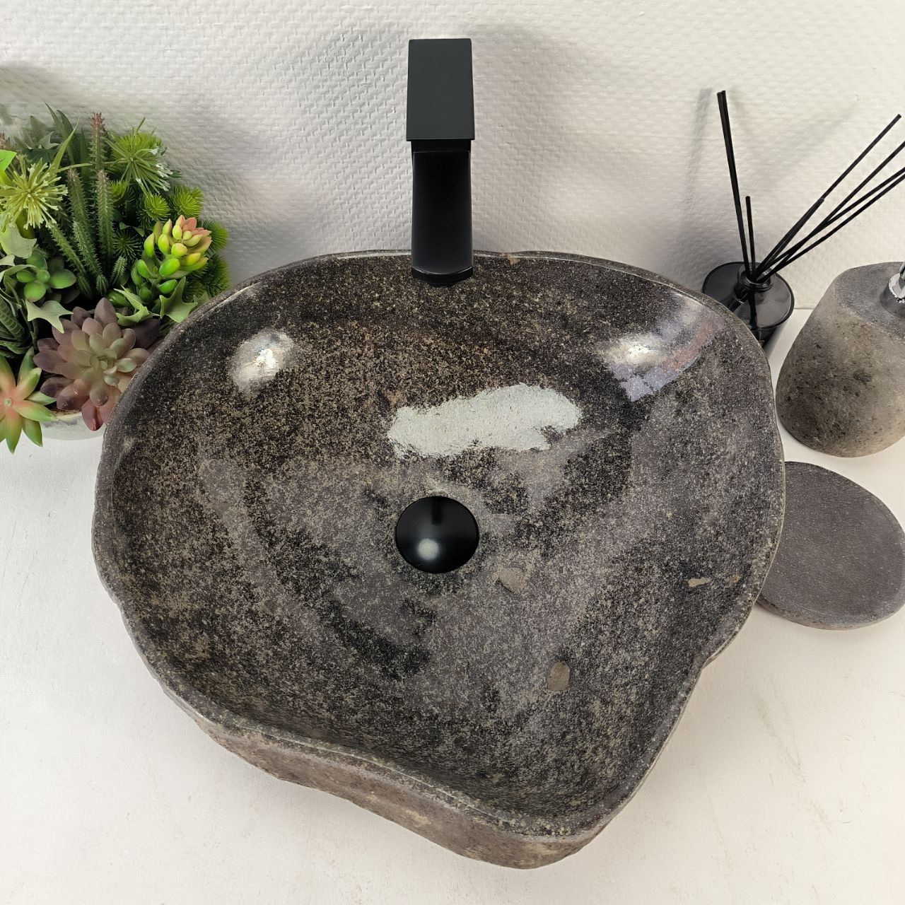 Раковина из речного камня RS-65196 46*44*15 из натурального камня